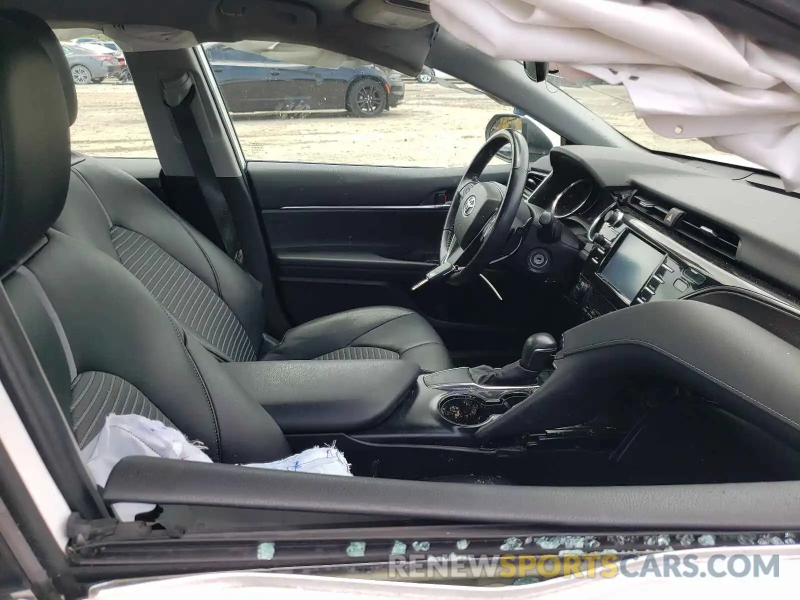 5 Photograph of a damaged car 4T1B11HK2KU720506 TOYOTA CAMRY 2019