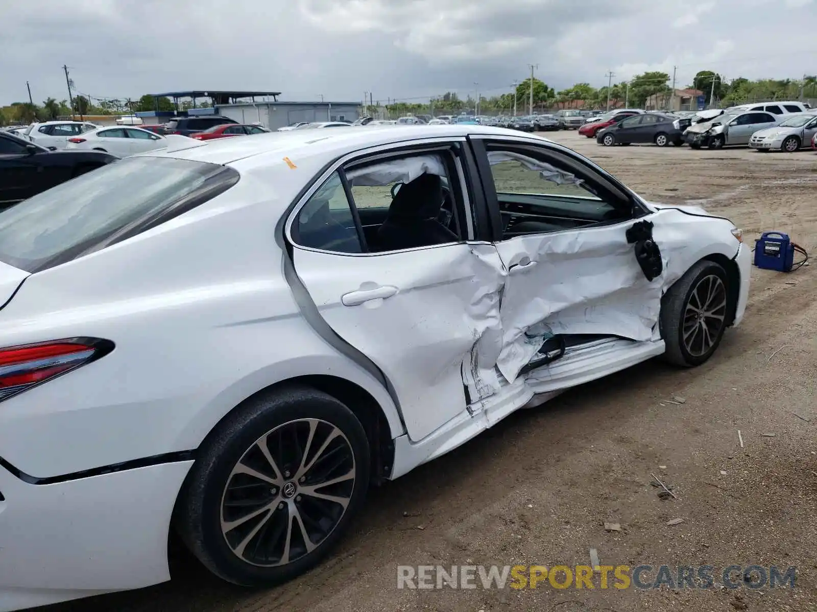 9 Photograph of a damaged car 4T1B11HK2KU720506 TOYOTA CAMRY 2019