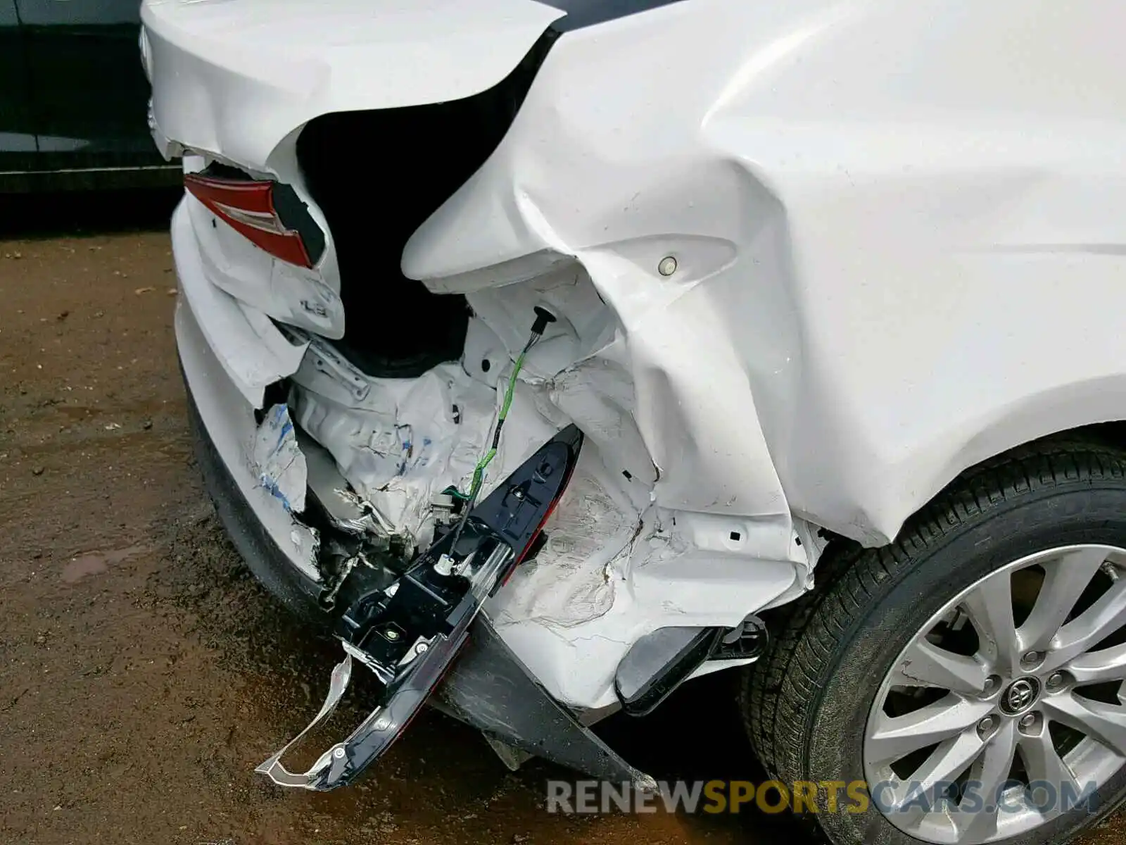 9 Photograph of a damaged car 4T1B11HK2KU720652 TOYOTA CAMRY 2019