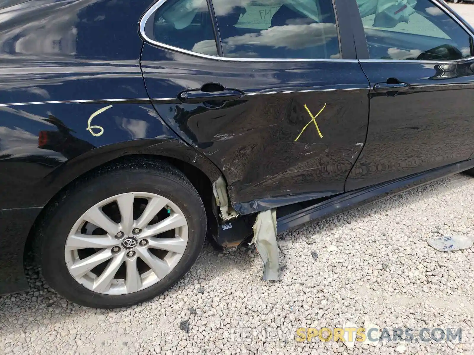 9 Photograph of a damaged car 4T1B11HK2KU720845 TOYOTA CAMRY 2019