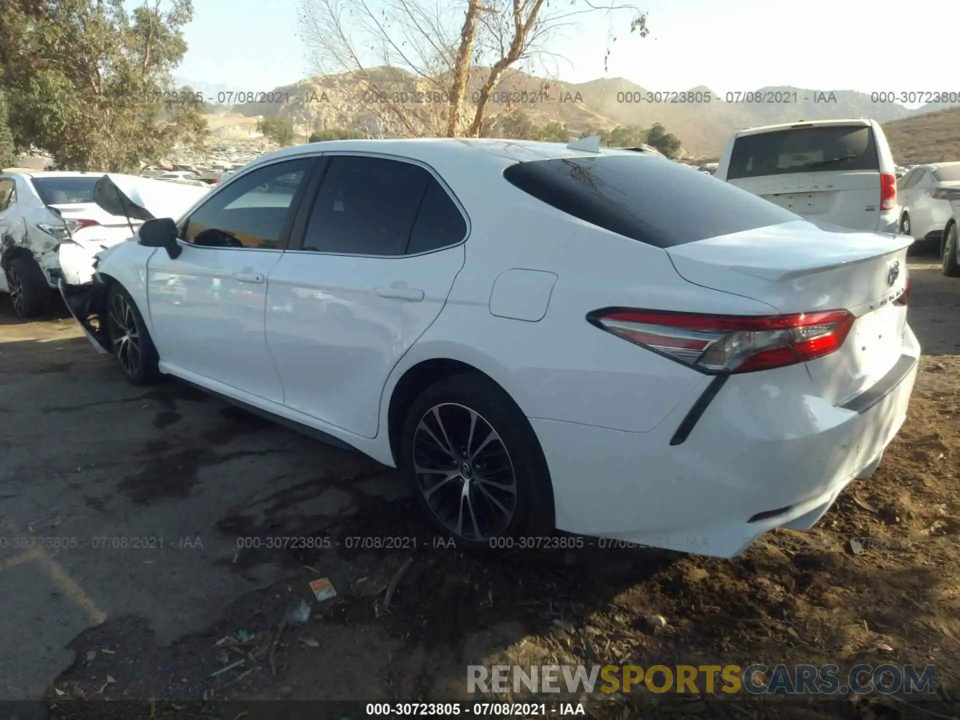 3 Photograph of a damaged car 4T1B11HK2KU737290 TOYOTA CAMRY 2019