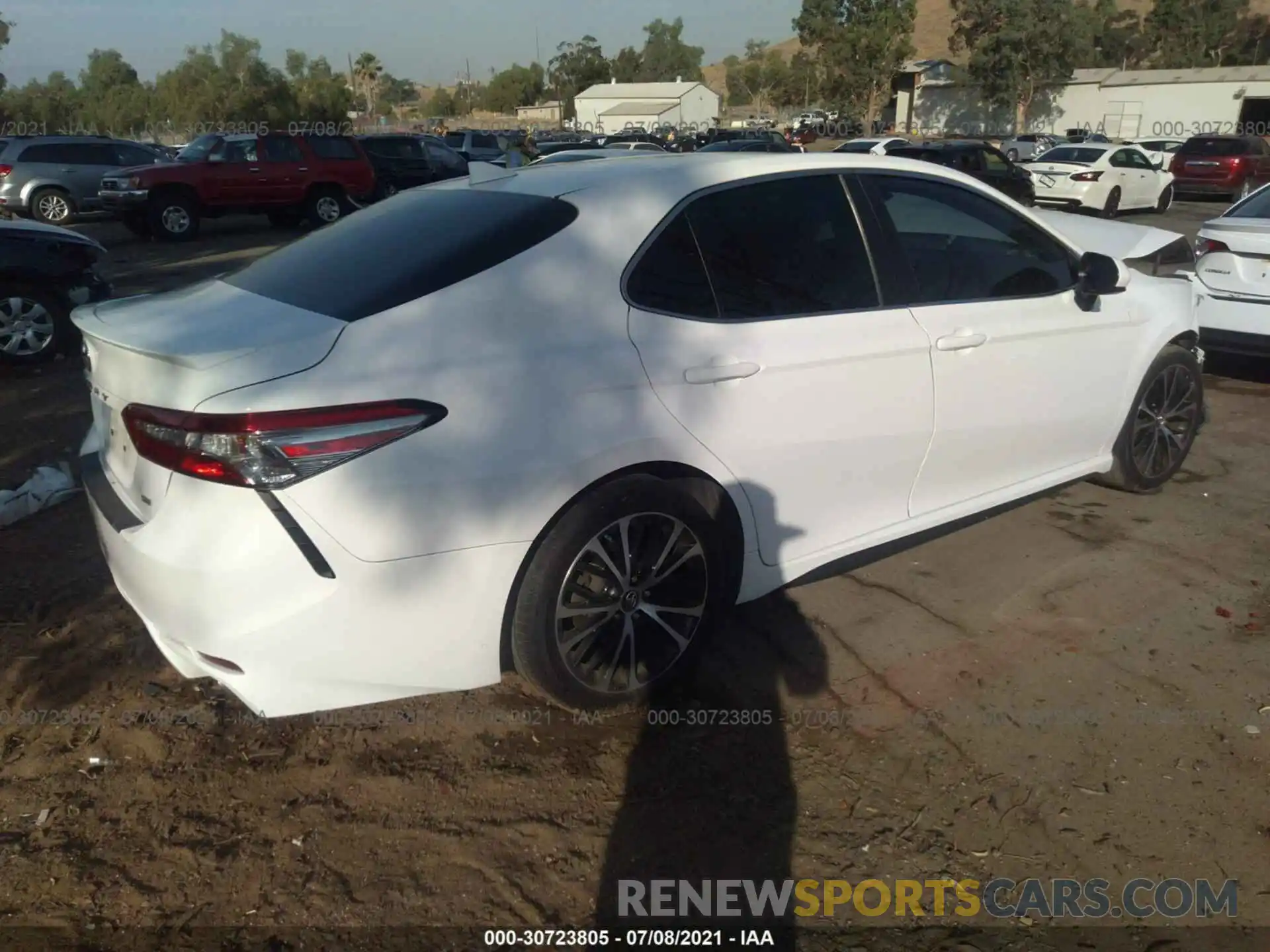 4 Photograph of a damaged car 4T1B11HK2KU737290 TOYOTA CAMRY 2019