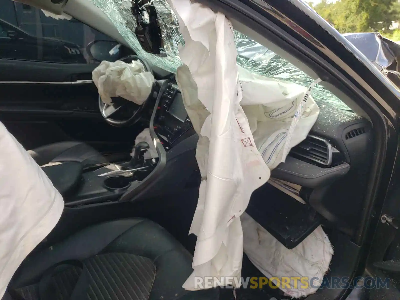 5 Photograph of a damaged car 4T1B11HK2KU741999 TOYOTA CAMRY 2019