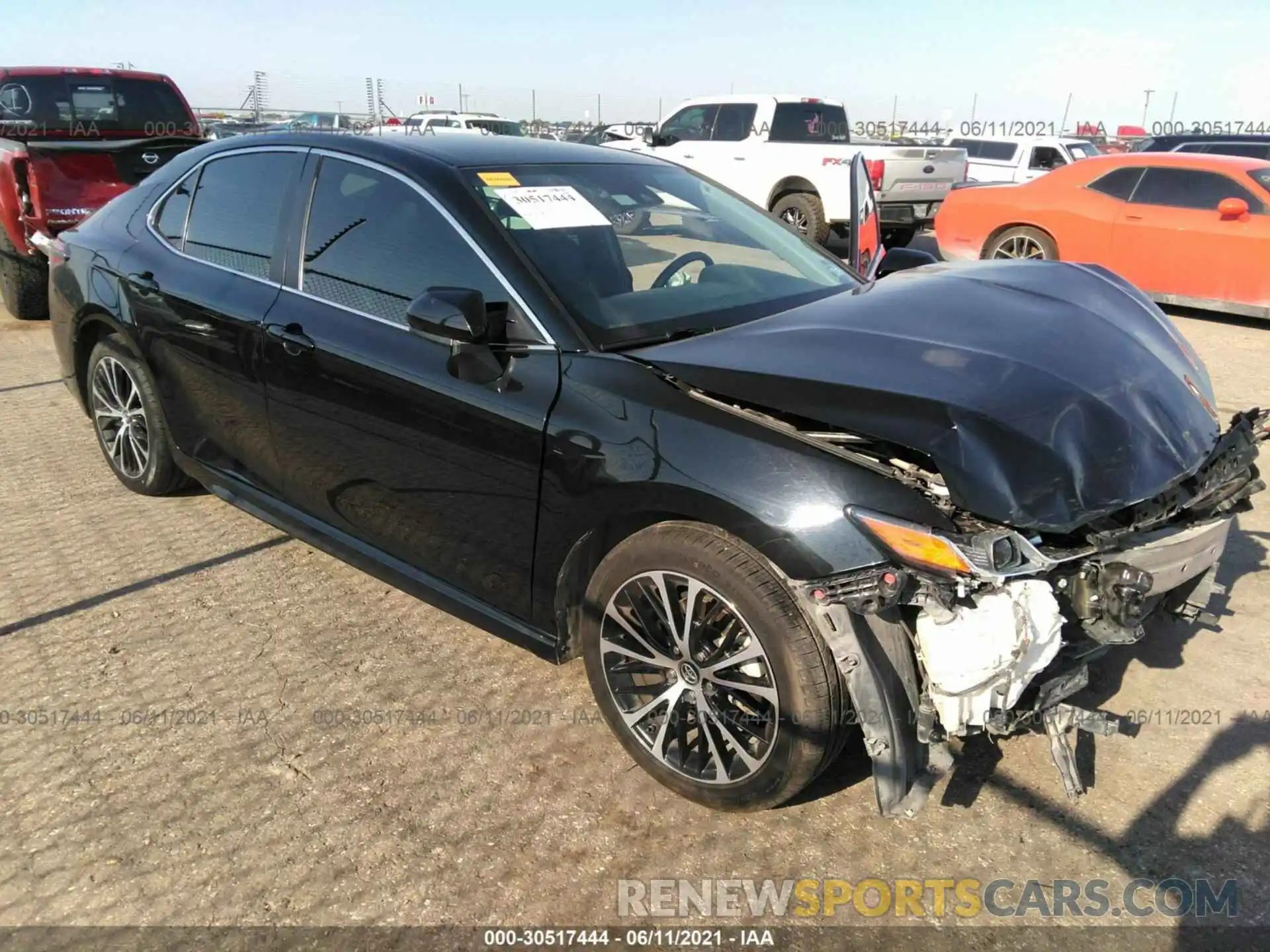 1 Photograph of a damaged car 4T1B11HK2KU747950 TOYOTA CAMRY 2019