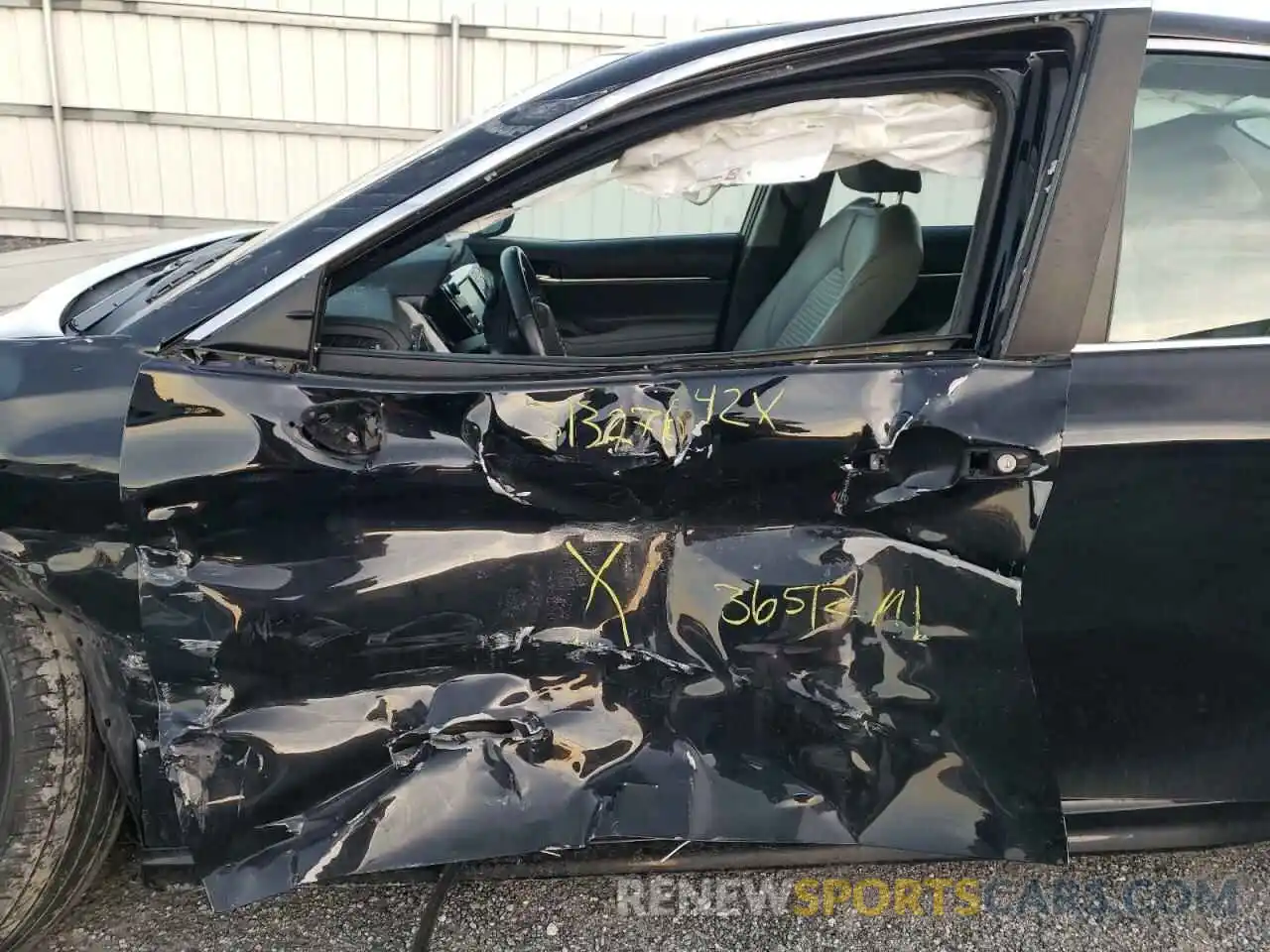 10 Photograph of a damaged car 4T1B11HK2KU750072 TOYOTA CAMRY 2019