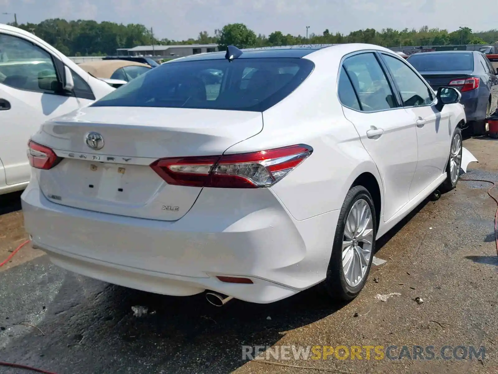 4 Photograph of a damaged car 4T1B11HK2KU752002 TOYOTA CAMRY 2019