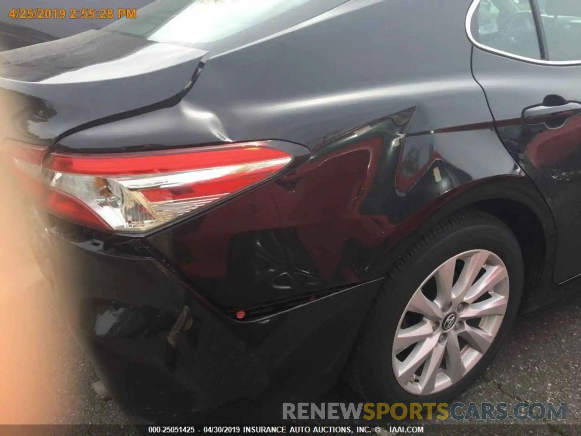 15 Photograph of a damaged car 4T1B11HK2KU755885 TOYOTA CAMRY 2019