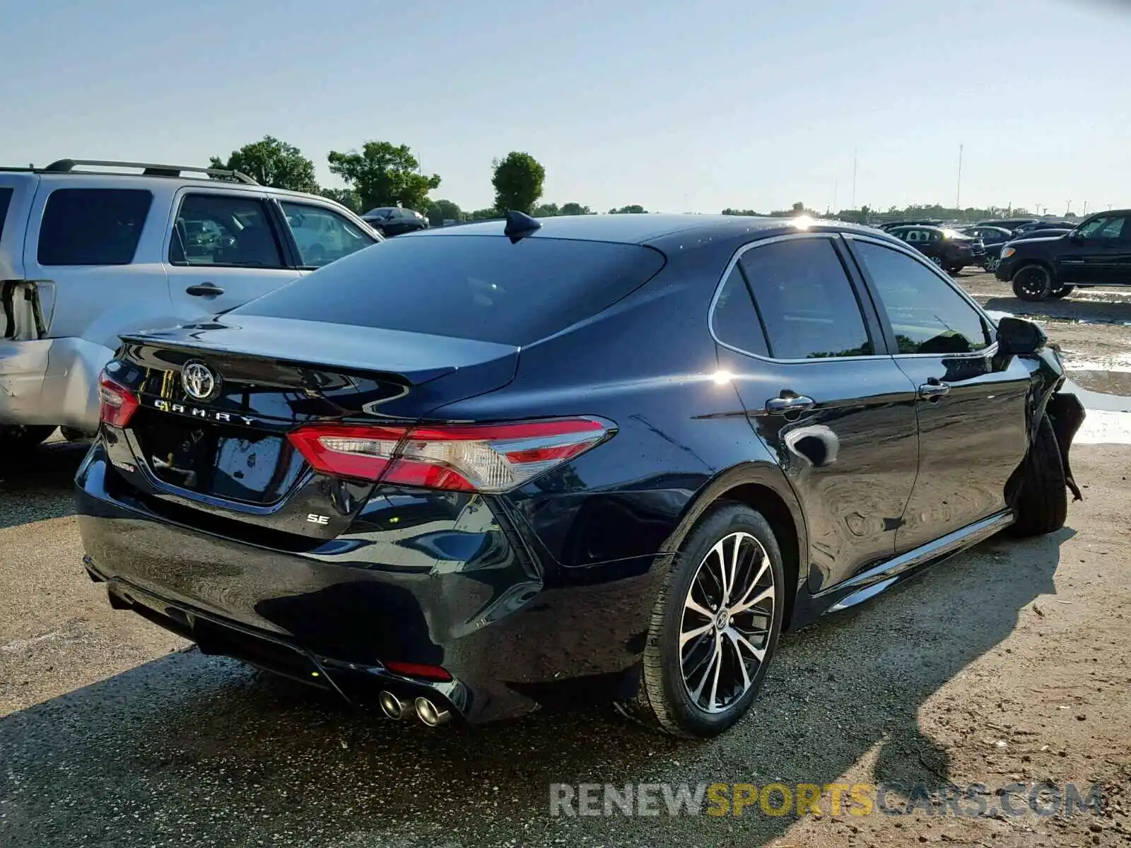 4 Photograph of a damaged car 4T1B11HK2KU757281 TOYOTA CAMRY 2019