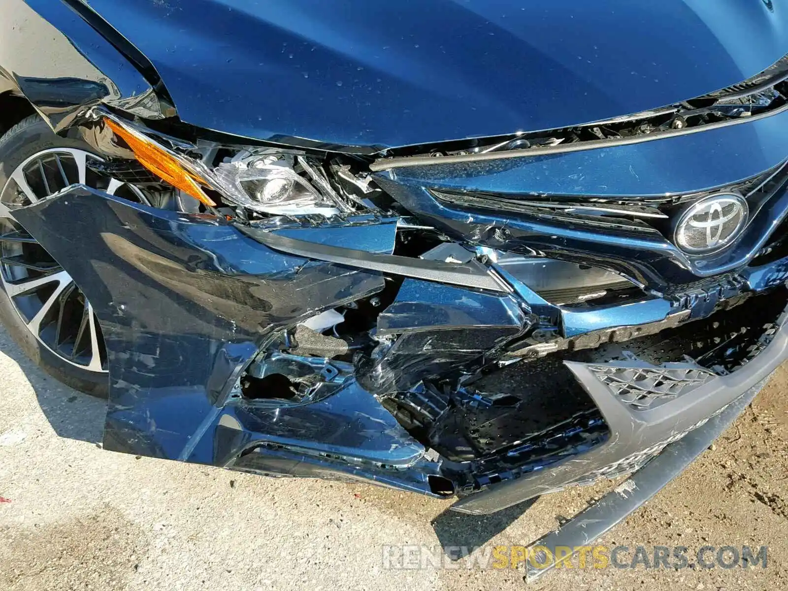 9 Photograph of a damaged car 4T1B11HK2KU757281 TOYOTA CAMRY 2019