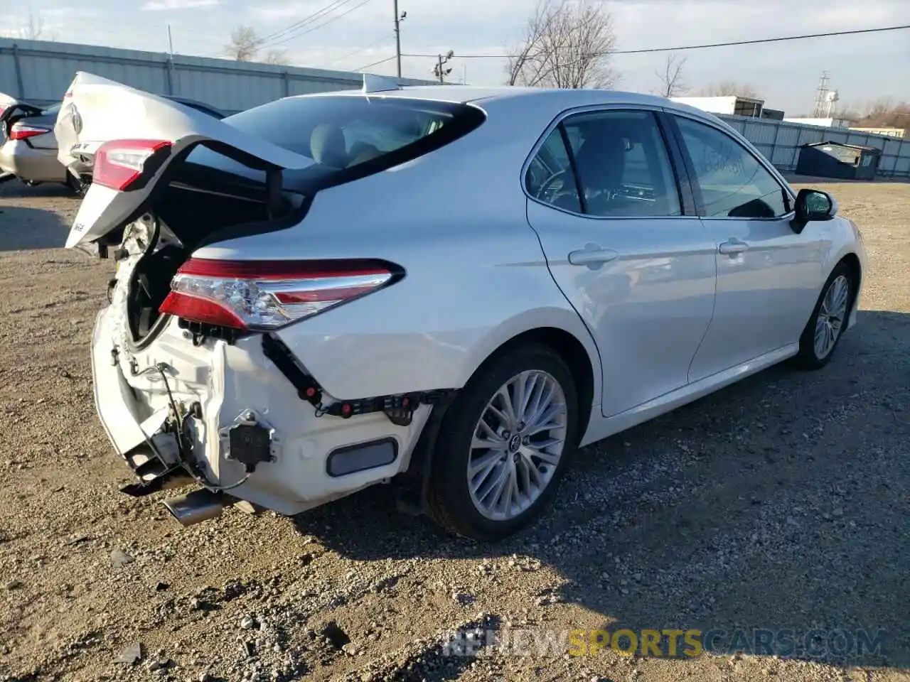 4 Фотография поврежденного автомобиля 4T1B11HK2KU758544 TOYOTA CAMRY 2019