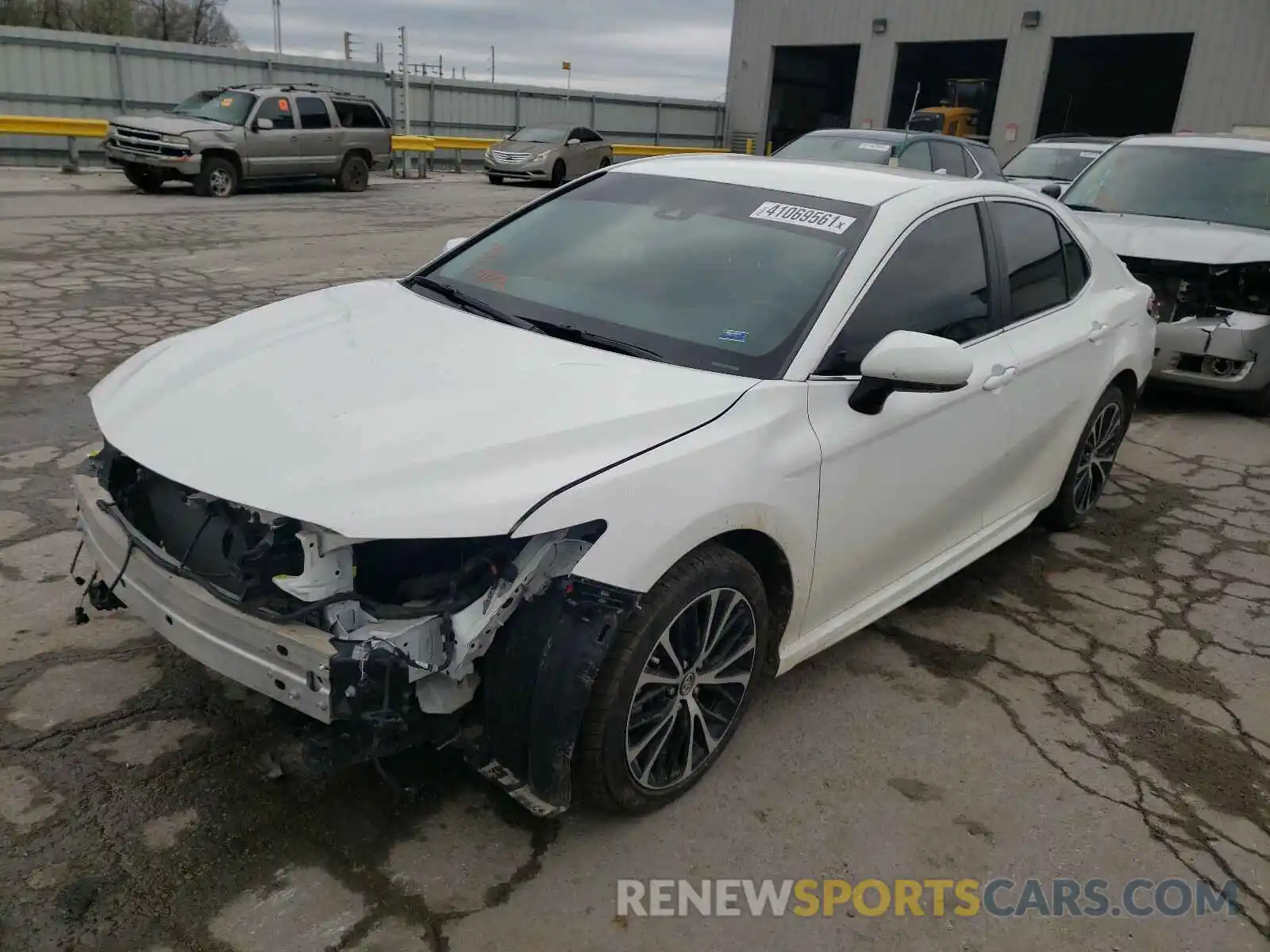 2 Photograph of a damaged car 4T1B11HK2KU759516 TOYOTA CAMRY 2019