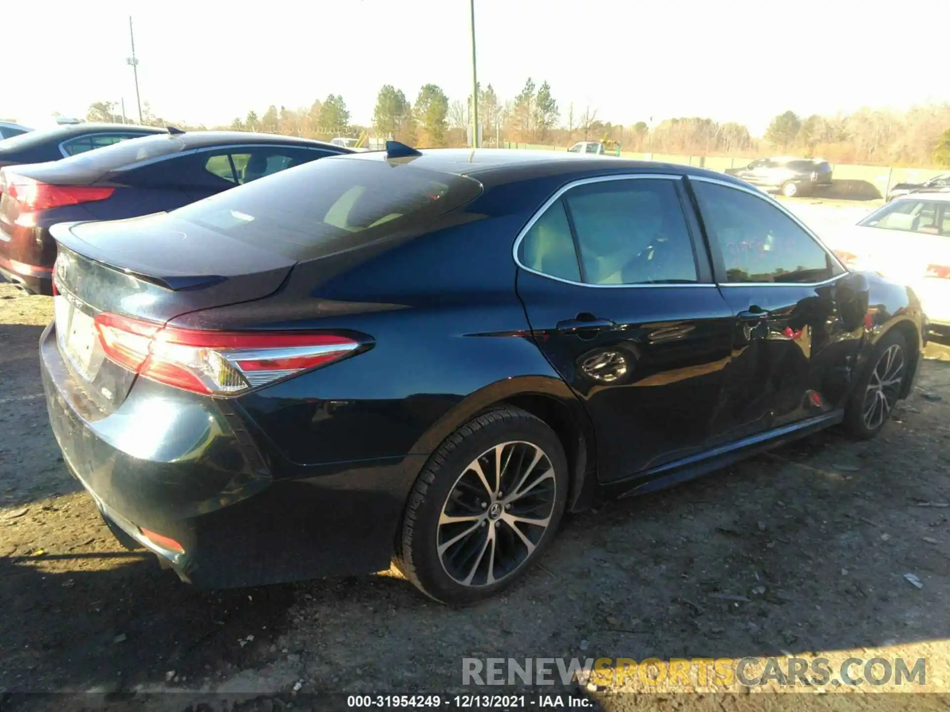 4 Photograph of a damaged car 4T1B11HK2KU760004 TOYOTA CAMRY 2019