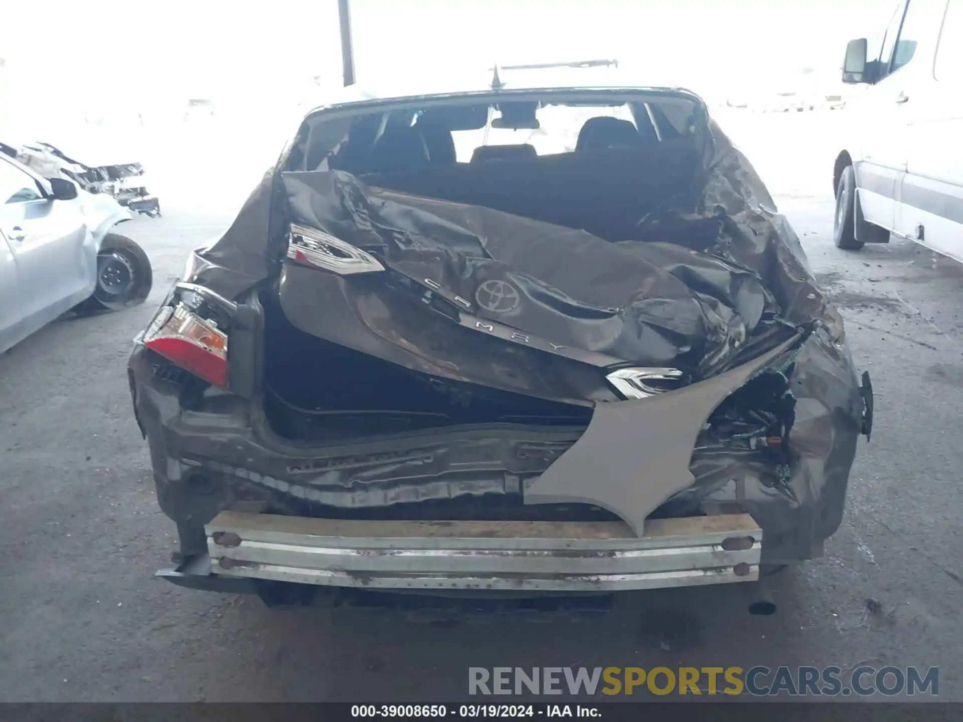 16 Photograph of a damaged car 4T1B11HK2KU760472 TOYOTA CAMRY 2019