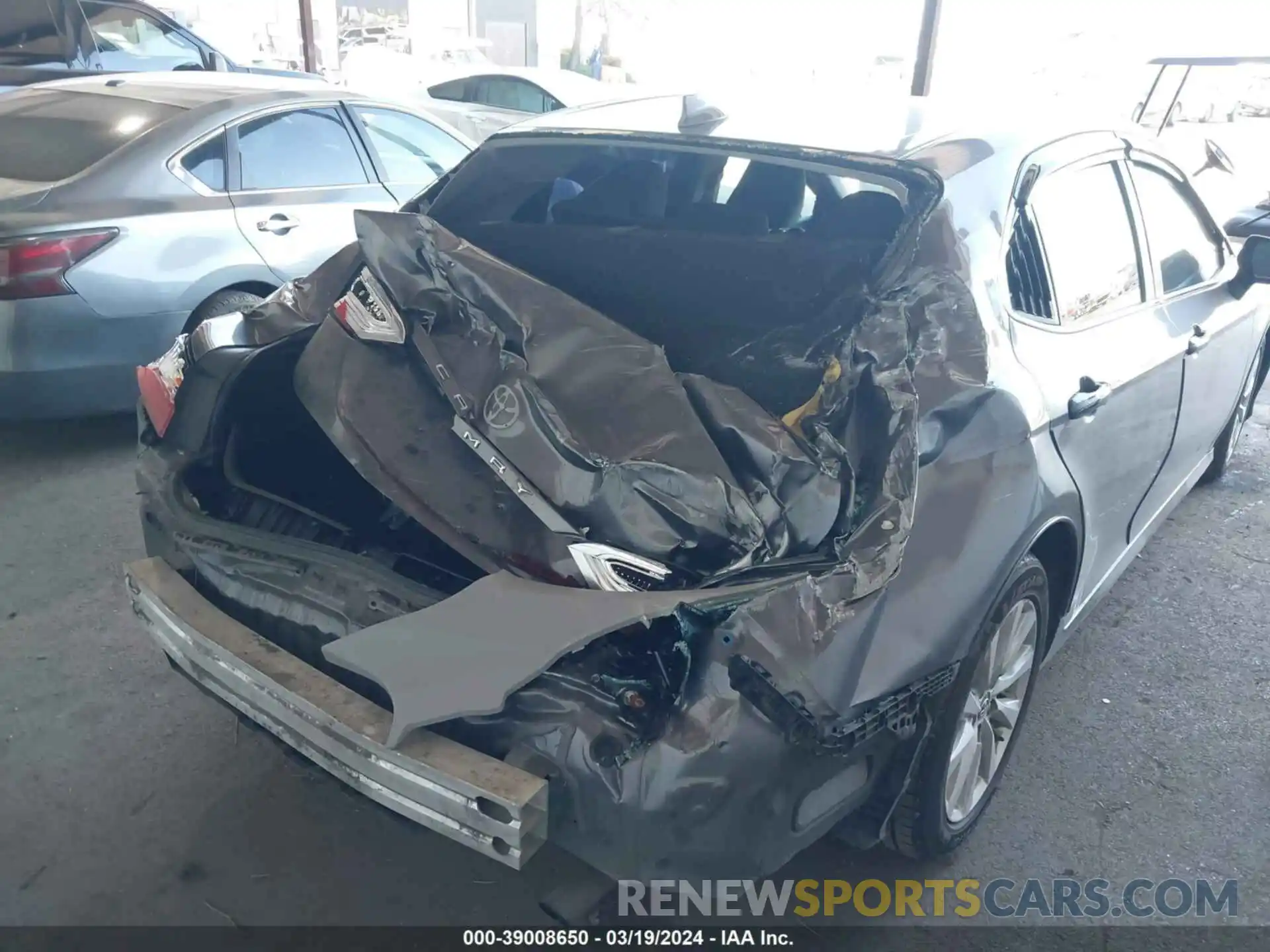 6 Photograph of a damaged car 4T1B11HK2KU760472 TOYOTA CAMRY 2019