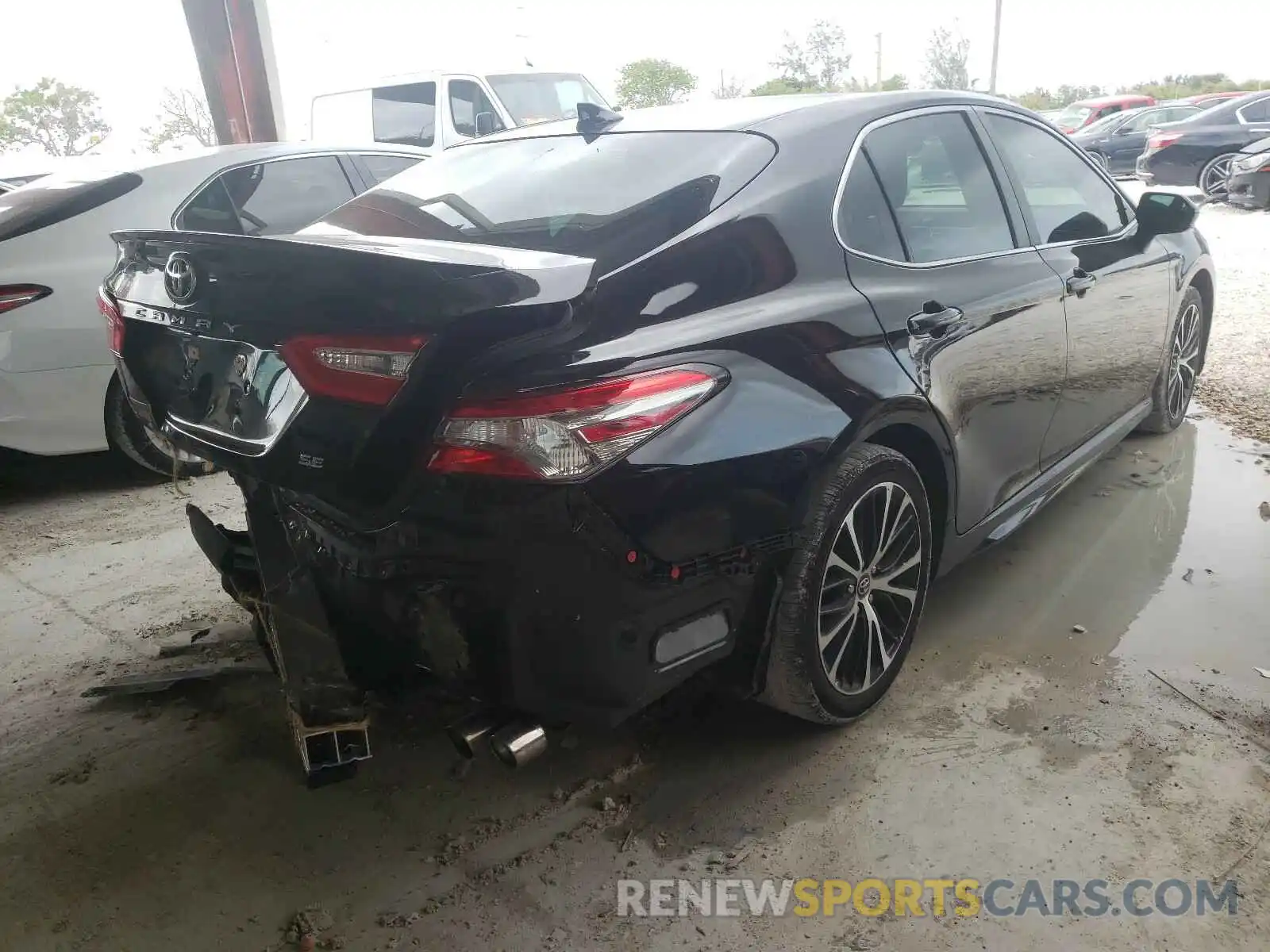 4 Photograph of a damaged car 4T1B11HK2KU764375 TOYOTA CAMRY 2019