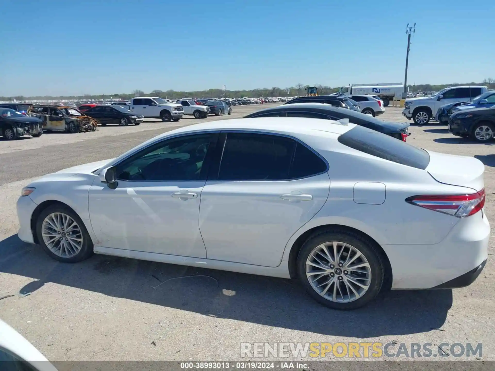 14 Photograph of a damaged car 4T1B11HK2KU765218 TOYOTA CAMRY 2019