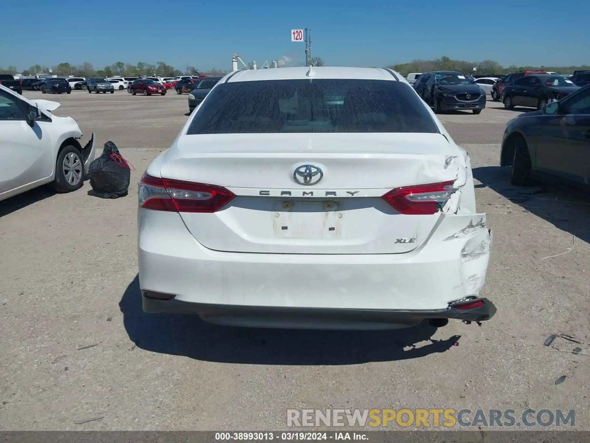 16 Photograph of a damaged car 4T1B11HK2KU765218 TOYOTA CAMRY 2019