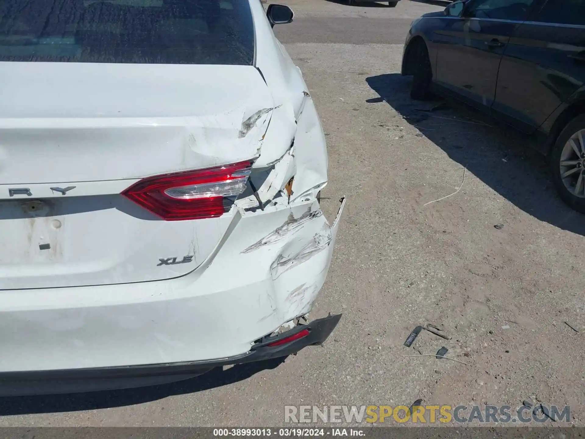 18 Photograph of a damaged car 4T1B11HK2KU765218 TOYOTA CAMRY 2019