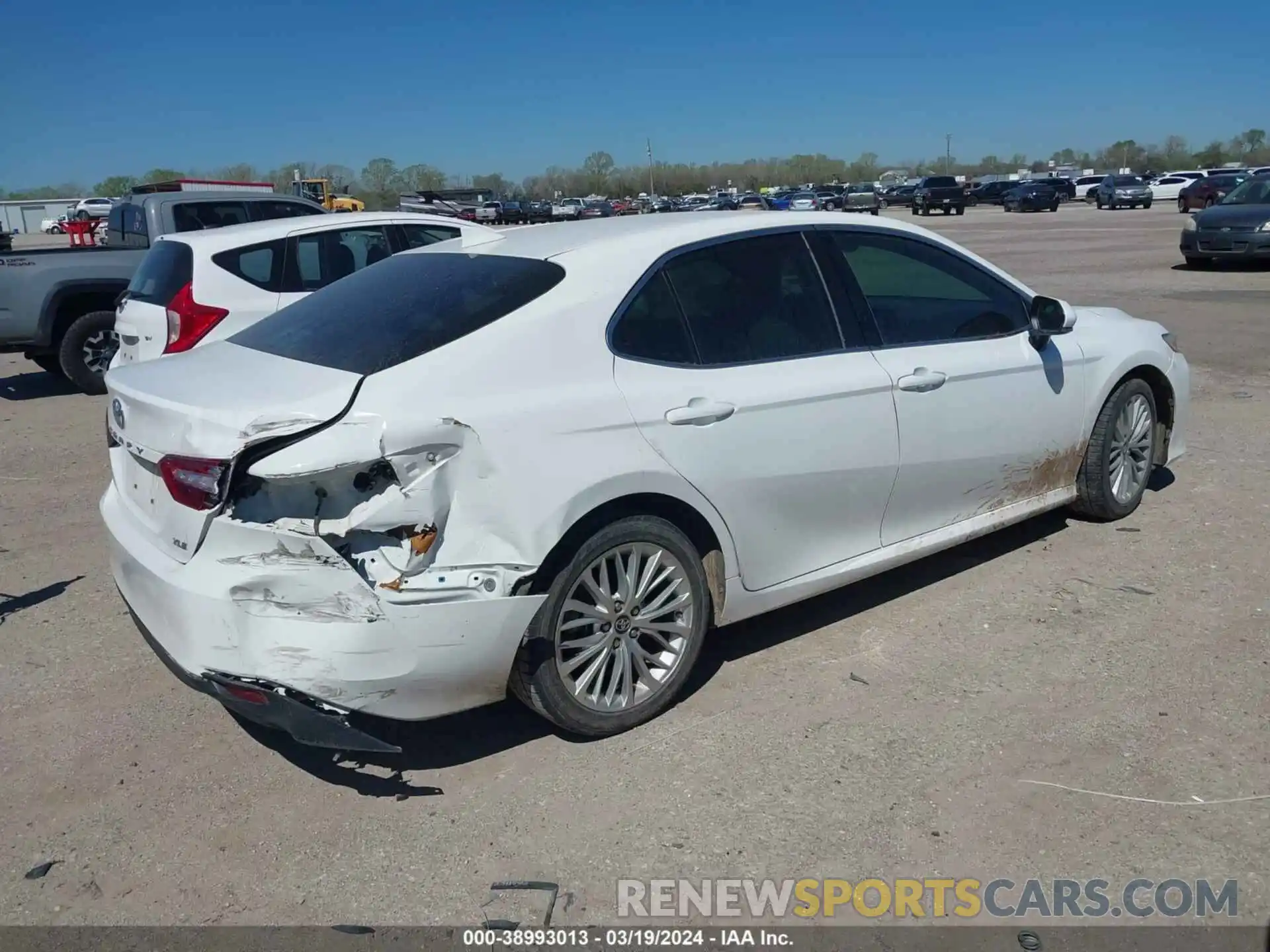 4 Photograph of a damaged car 4T1B11HK2KU765218 TOYOTA CAMRY 2019