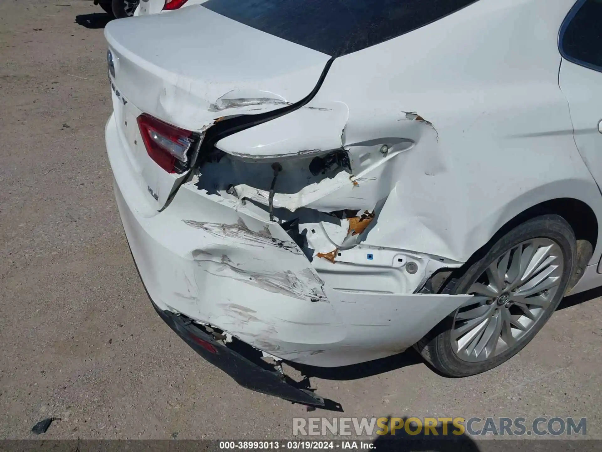 6 Photograph of a damaged car 4T1B11HK2KU765218 TOYOTA CAMRY 2019