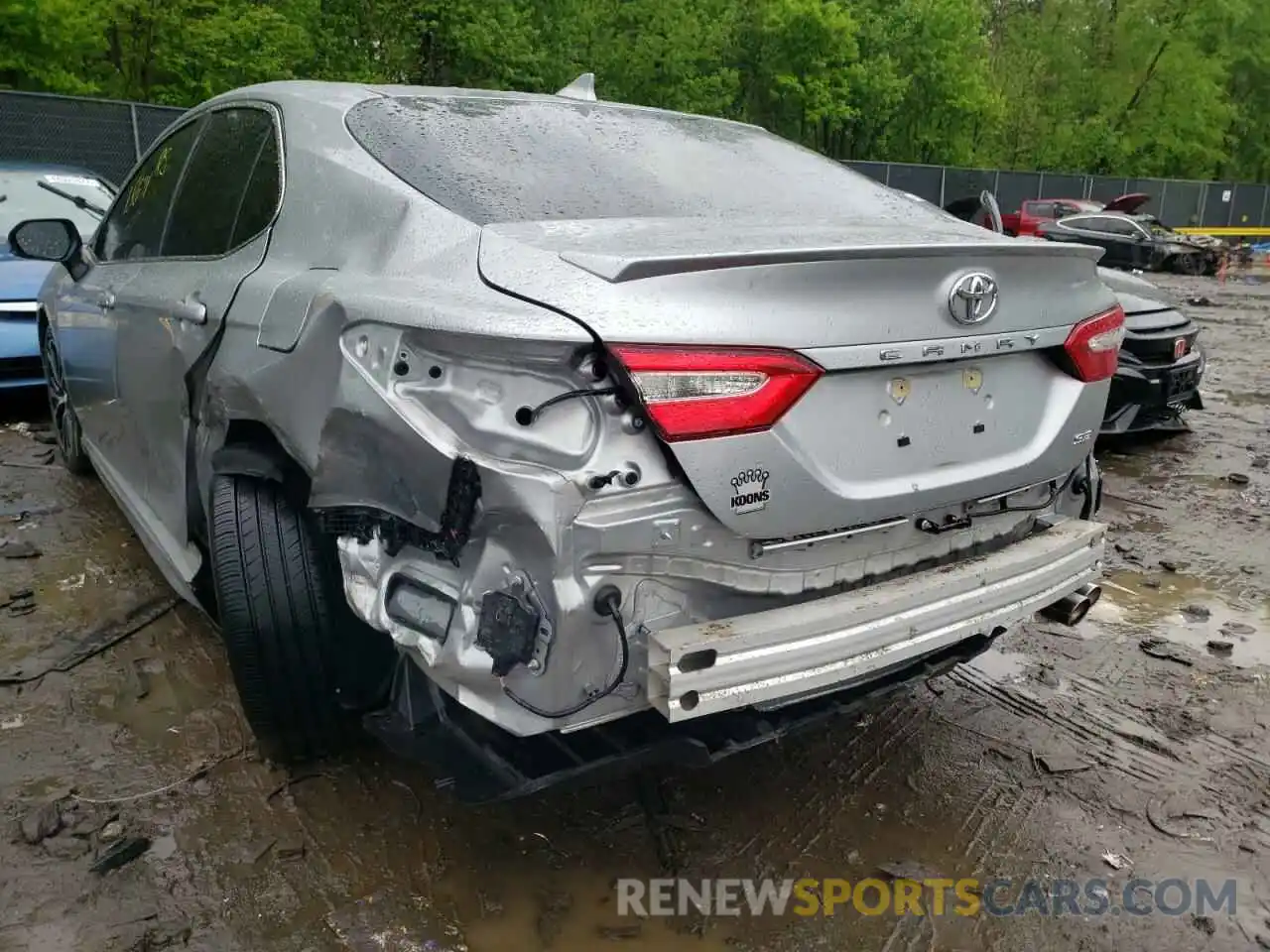 9 Photograph of a damaged car 4T1B11HK2KU765686 TOYOTA CAMRY 2019