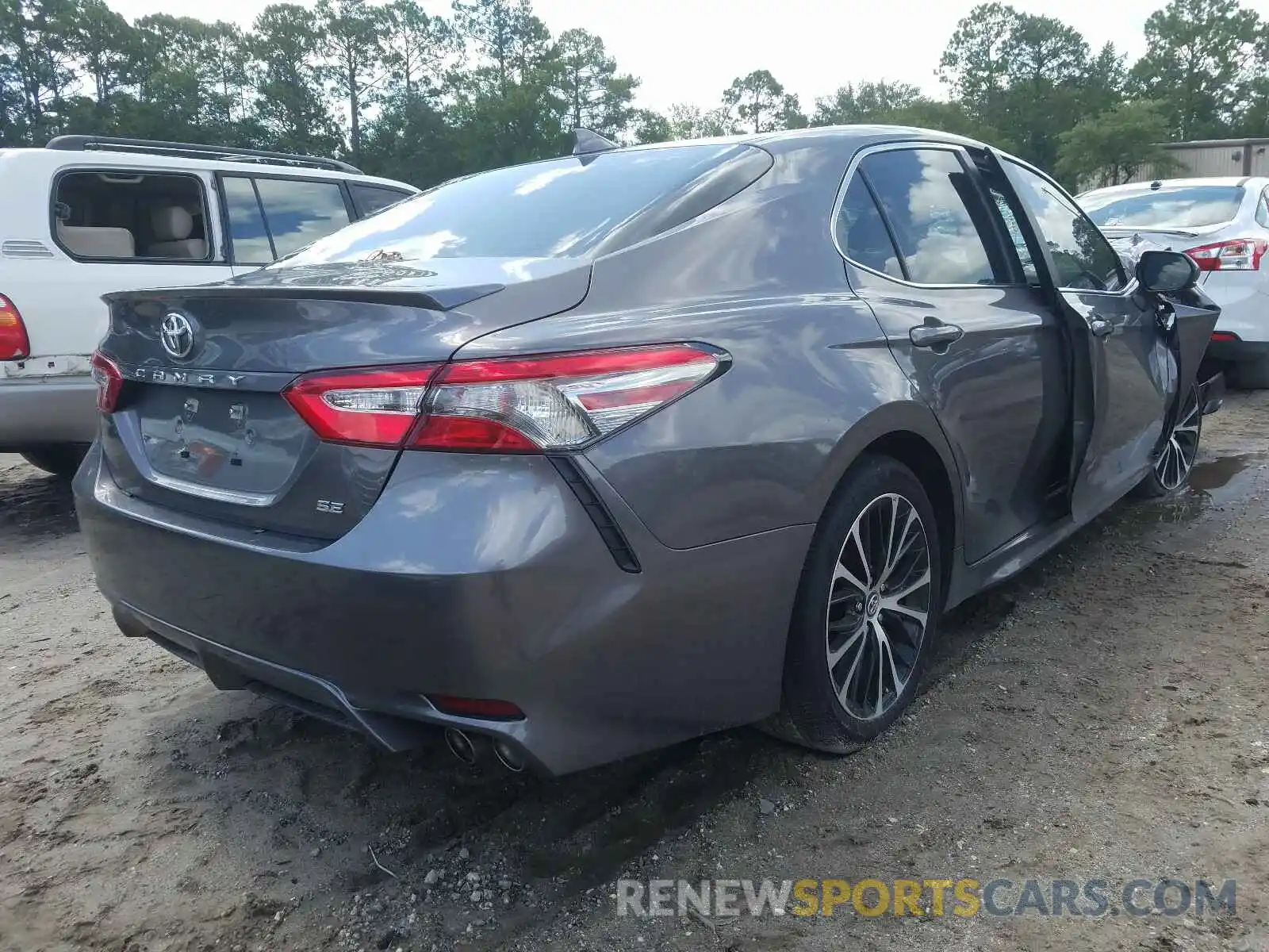 4 Photograph of a damaged car 4T1B11HK2KU774971 TOYOTA CAMRY 2019