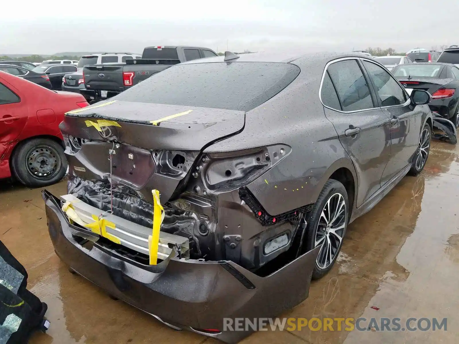 4 Photograph of a damaged car 4T1B11HK2KU781919 TOYOTA CAMRY 2019