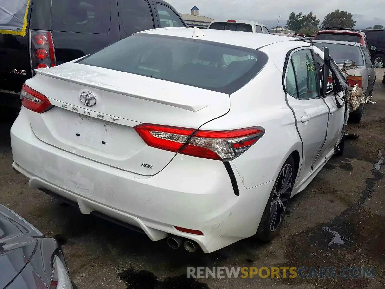 4 Photograph of a damaged car 4T1B11HK2KU786344 TOYOTA CAMRY 2019