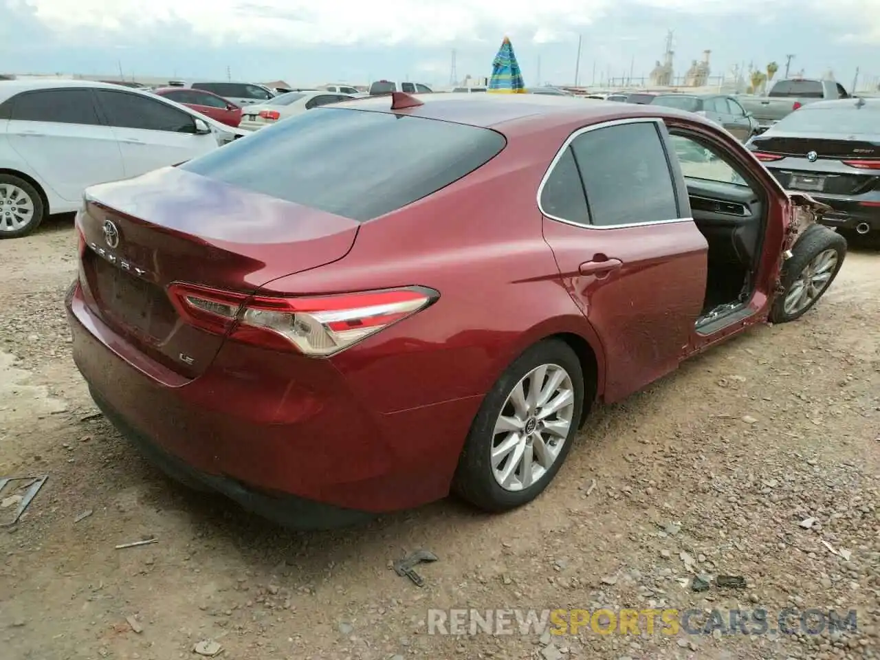 4 Фотография поврежденного автомобиля 4T1B11HK2KU786957 TOYOTA CAMRY 2019