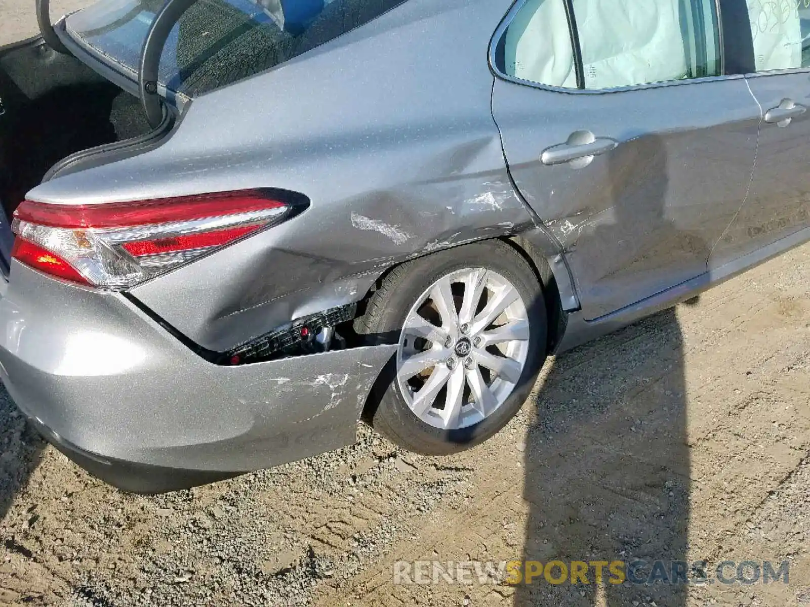 9 Photograph of a damaged car 4T1B11HK2KU787381 TOYOTA CAMRY 2019