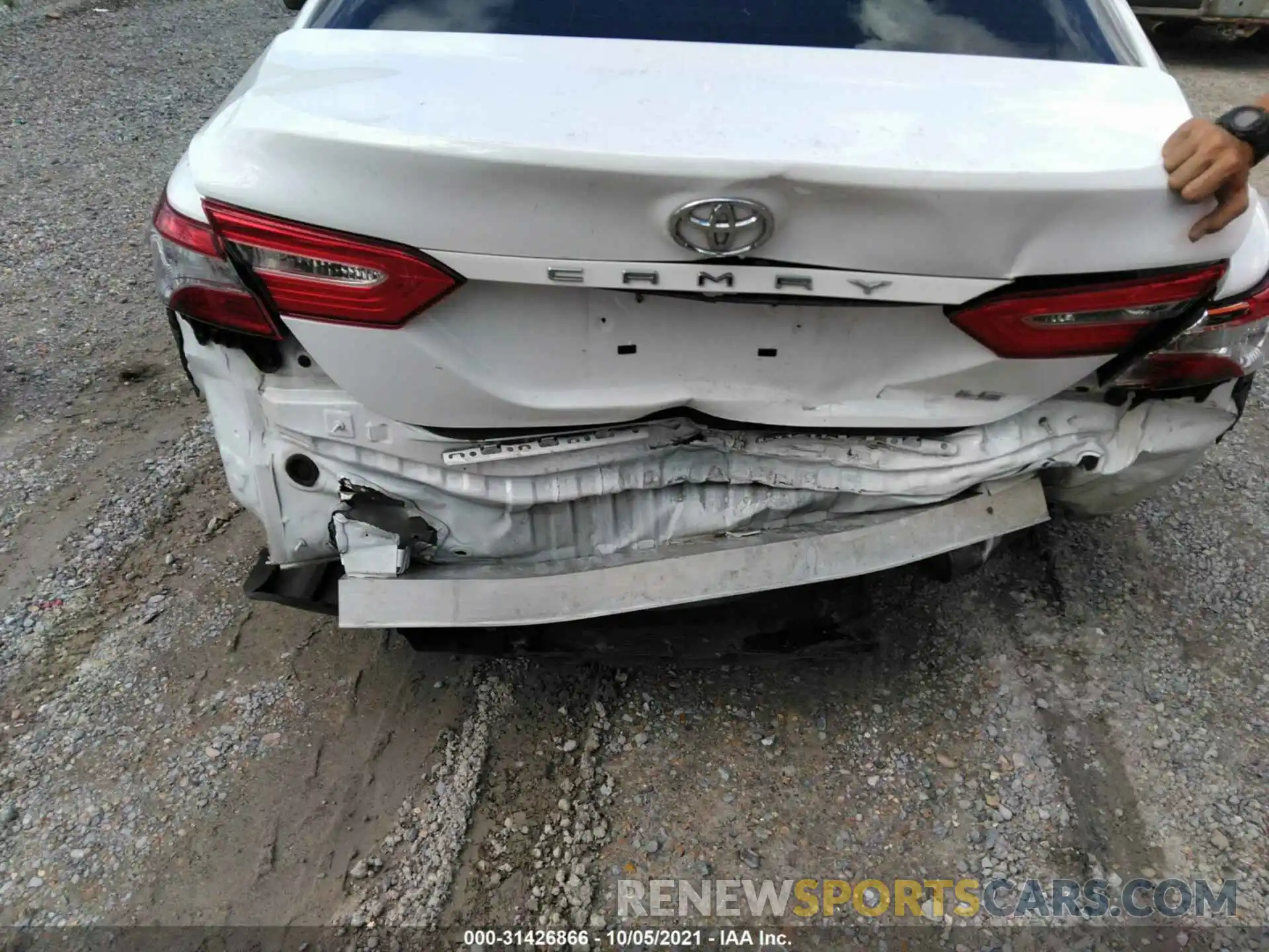 6 Photograph of a damaged car 4T1B11HK2KU800579 TOYOTA CAMRY 2019