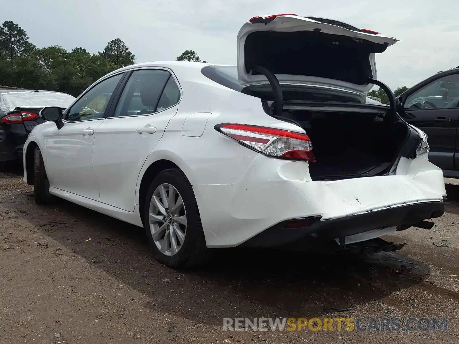 3 Photograph of a damaged car 4T1B11HK2KU806074 TOYOTA CAMRY 2019