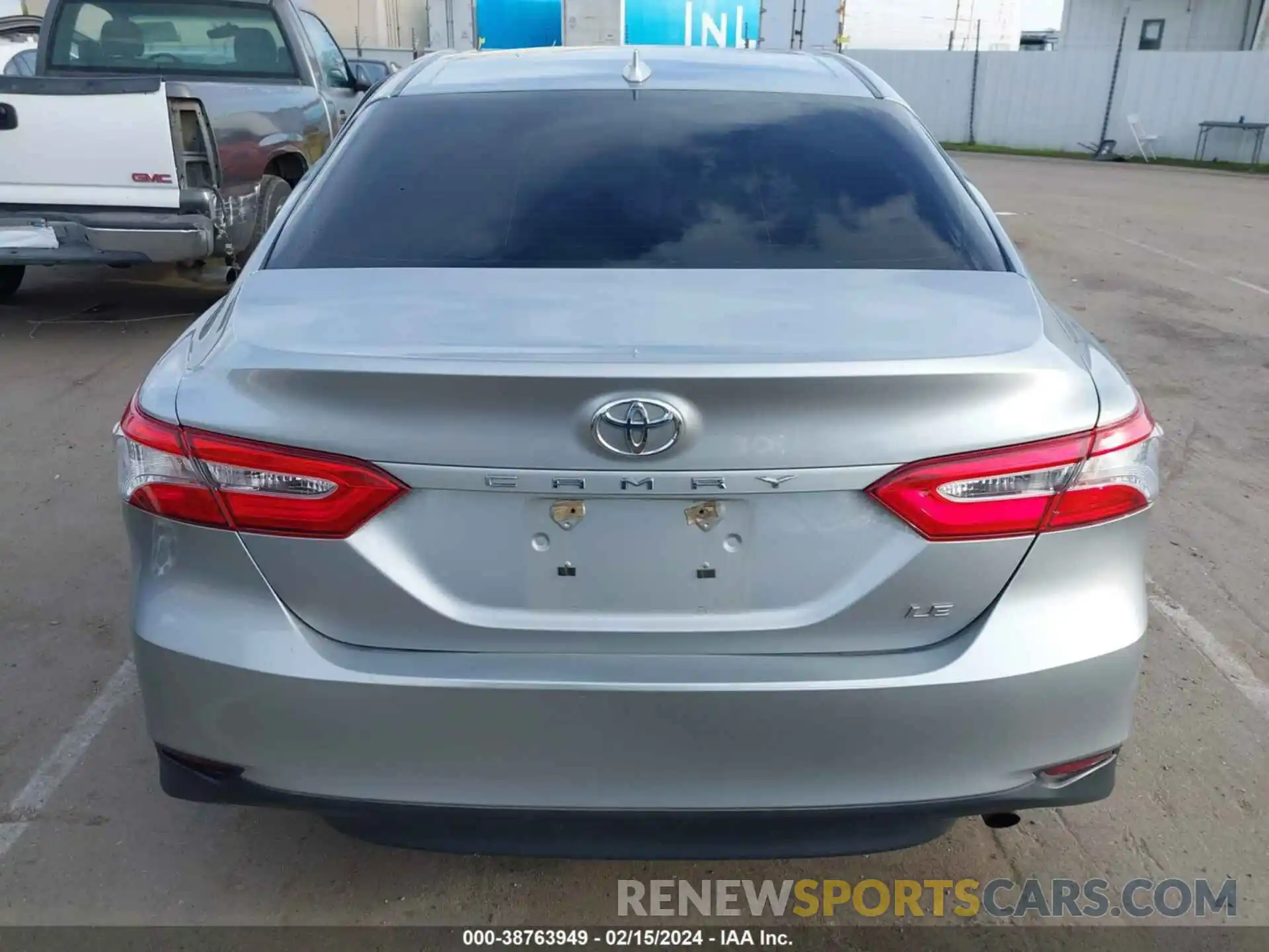 16 Photograph of a damaged car 4T1B11HK2KU815101 TOYOTA CAMRY 2019