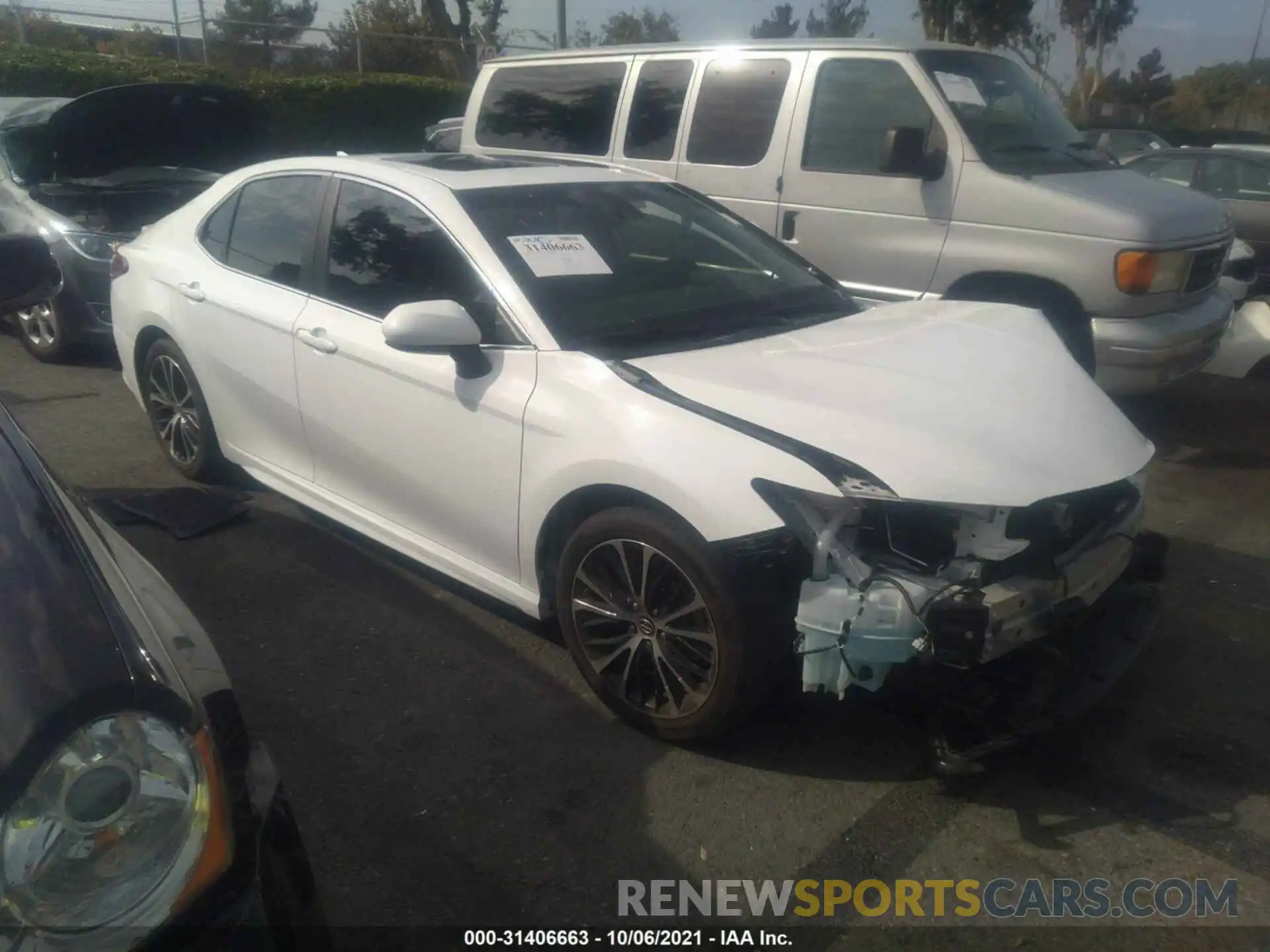 1 Photograph of a damaged car 4T1B11HK2KU835736 TOYOTA CAMRY 2019