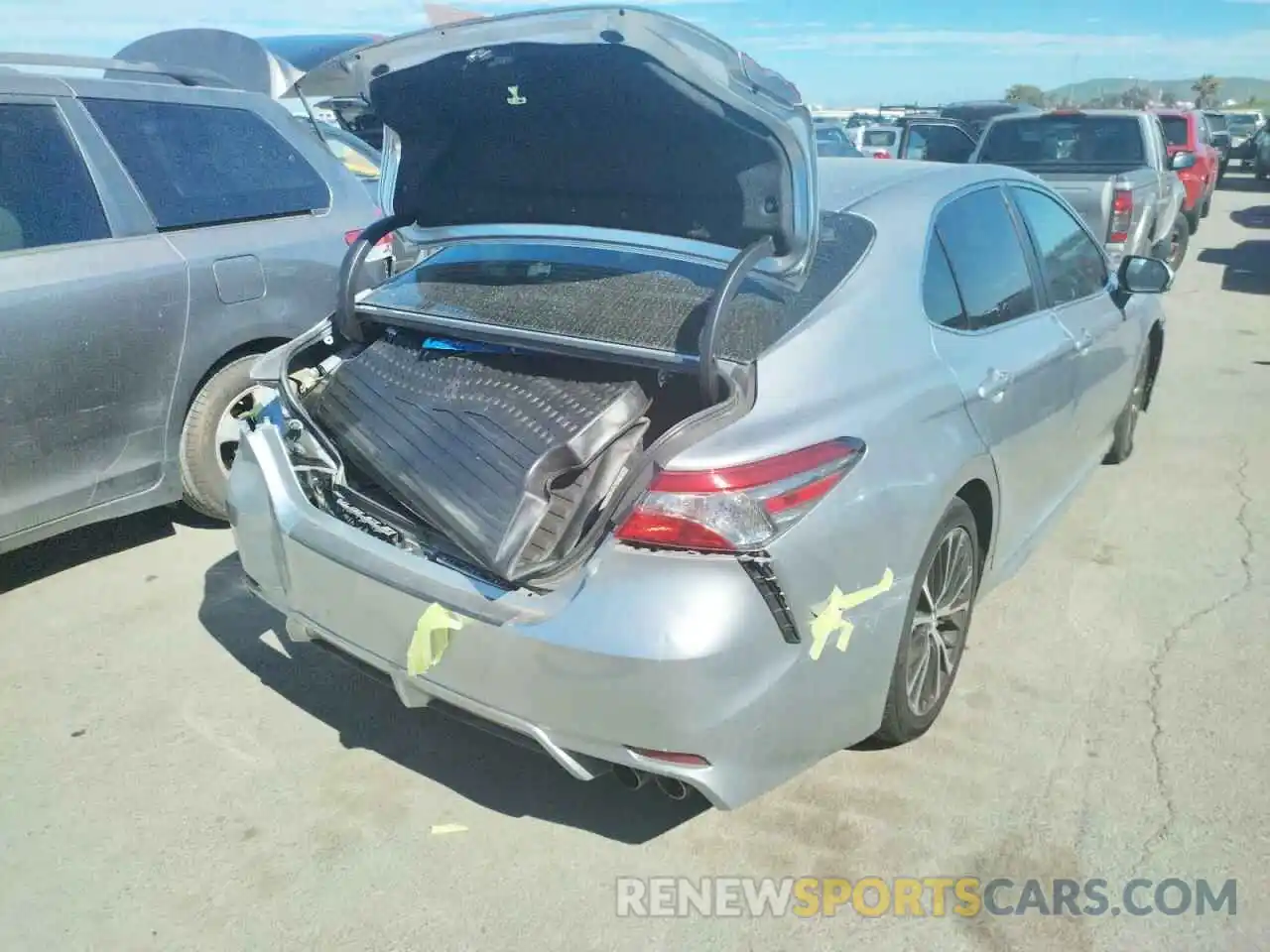 4 Photograph of a damaged car 4T1B11HK2KU836210 TOYOTA CAMRY 2019