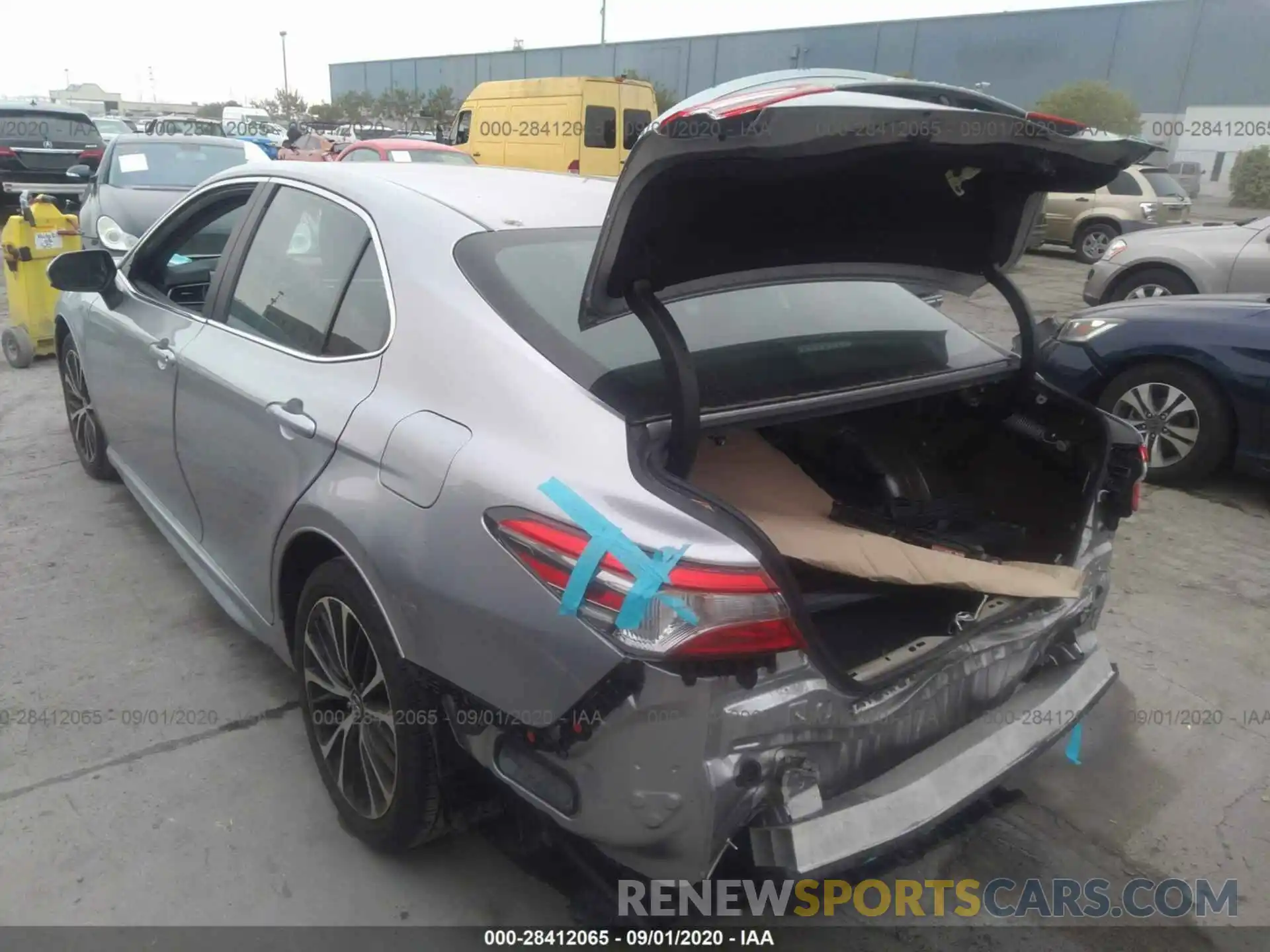 3 Photograph of a damaged car 4T1B11HK2KU836451 TOYOTA CAMRY 2019