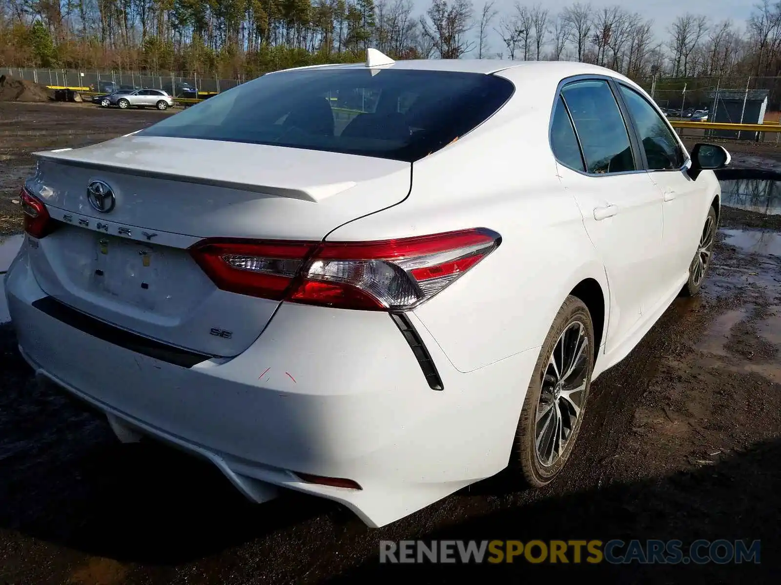 4 Photograph of a damaged car 4T1B11HK2KU838040 TOYOTA CAMRY 2019