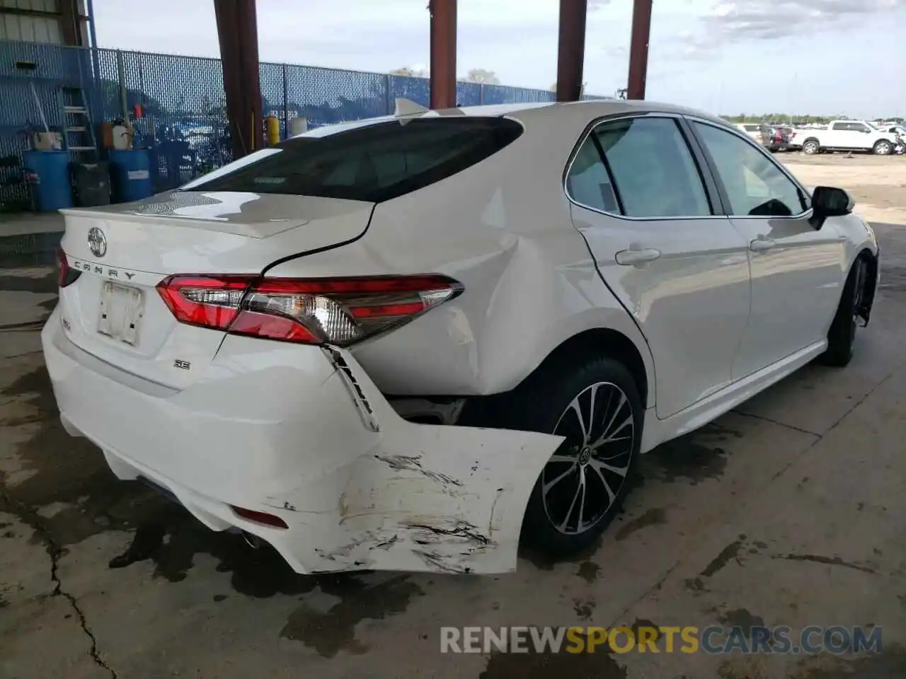 4 Фотография поврежденного автомобиля 4T1B11HK3KU161645 TOYOTA CAMRY 2019