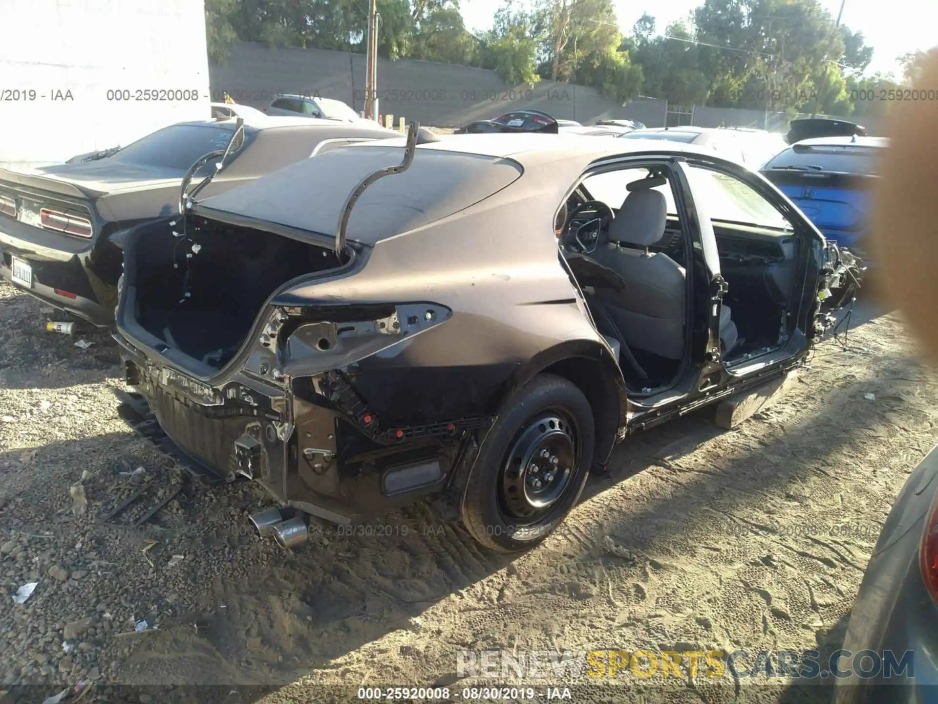 4 Фотография поврежденного автомобиля 4T1B11HK3KU163105 TOYOTA CAMRY 2019