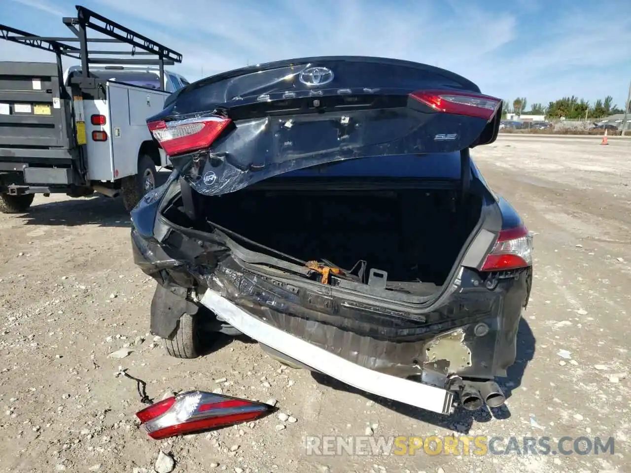 9 Photograph of a damaged car 4T1B11HK3KU170944 TOYOTA CAMRY 2019