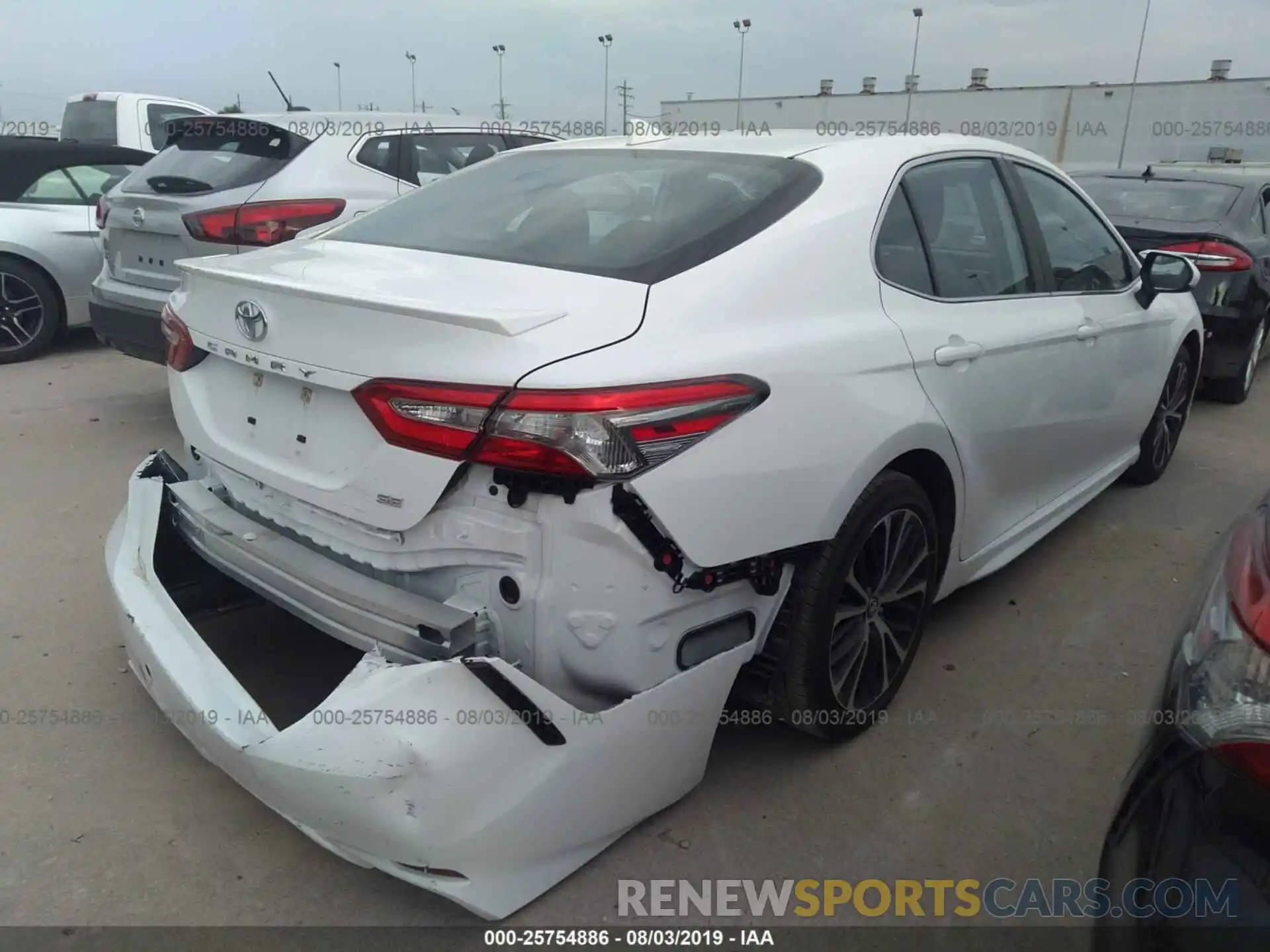 4 Photograph of a damaged car 4T1B11HK3KU172550 TOYOTA CAMRY 2019