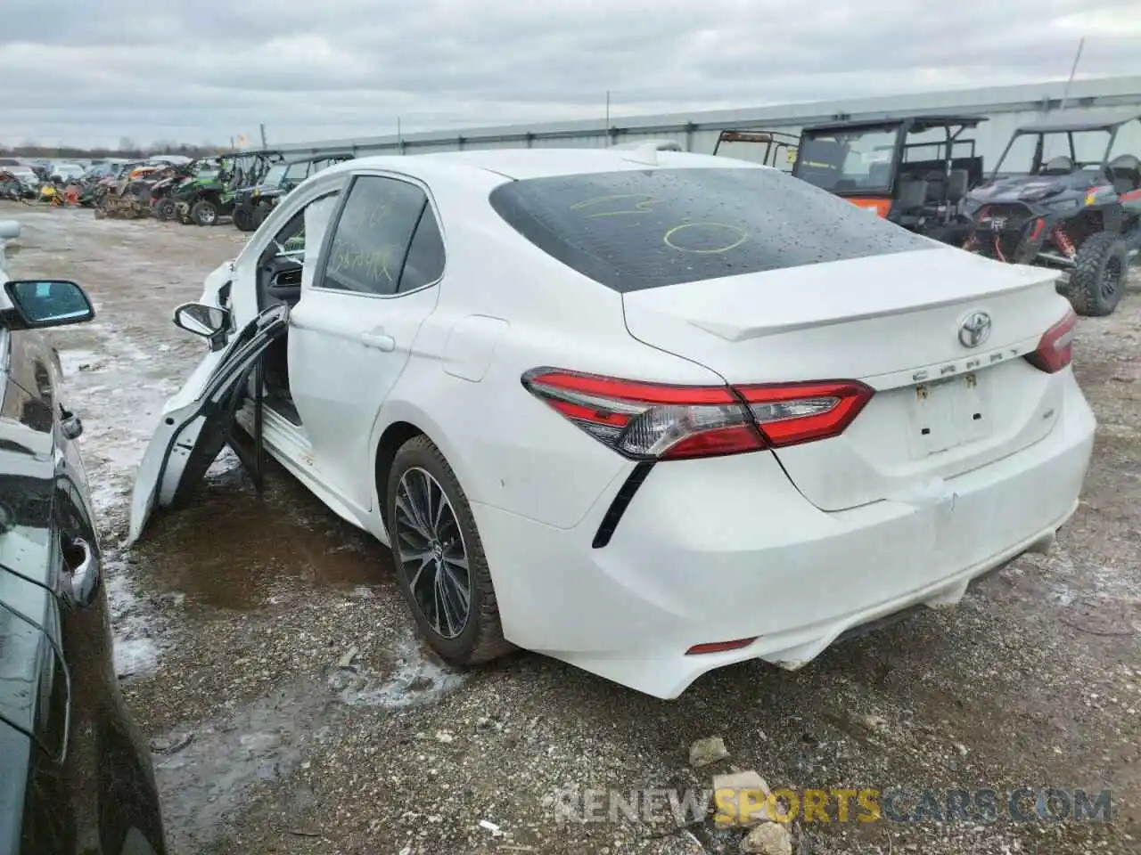 3 Фотография поврежденного автомобиля 4T1B11HK3KU176632 TOYOTA CAMRY 2019