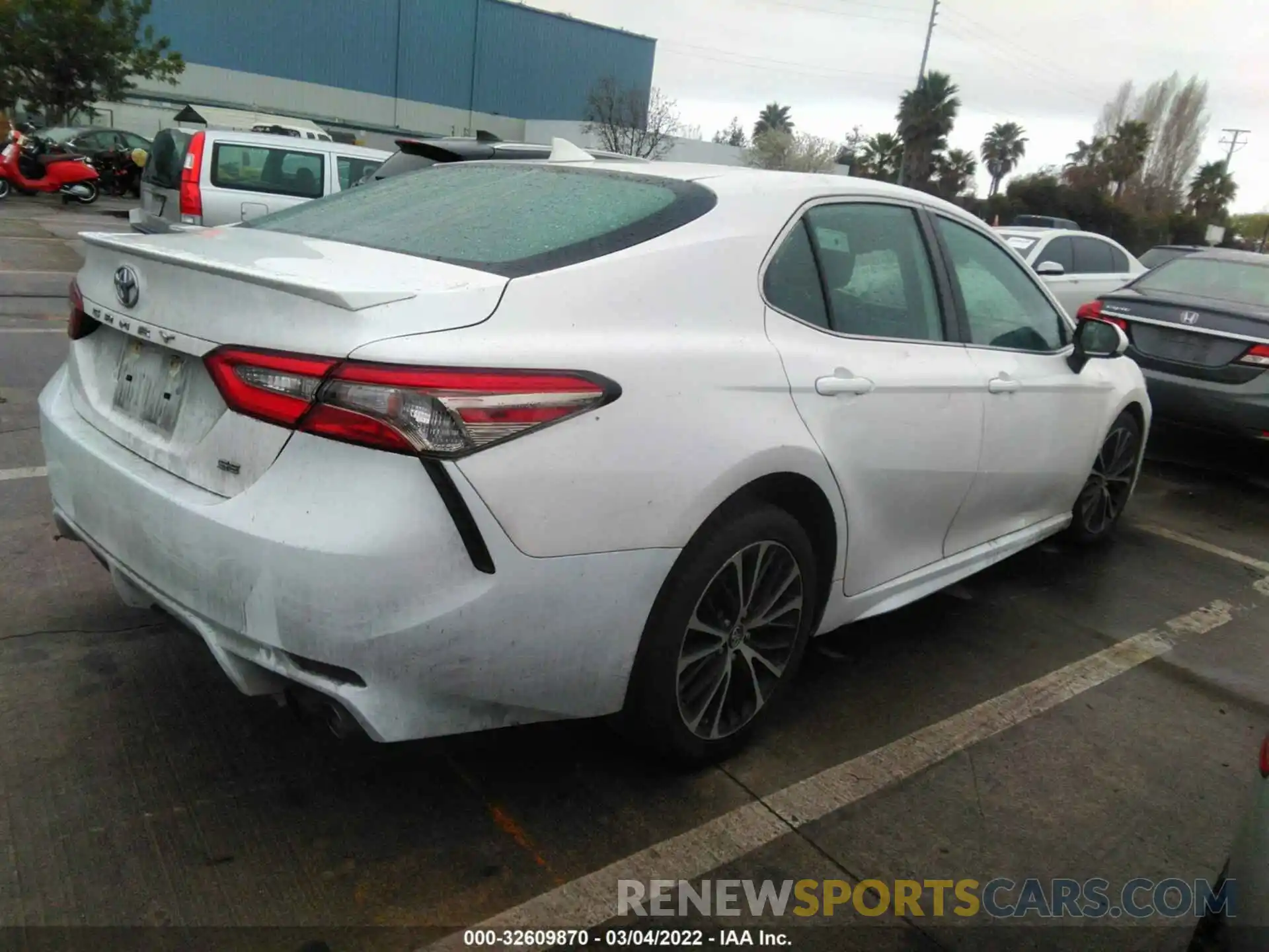 4 Photograph of a damaged car 4T1B11HK3KU179921 TOYOTA CAMRY 2019