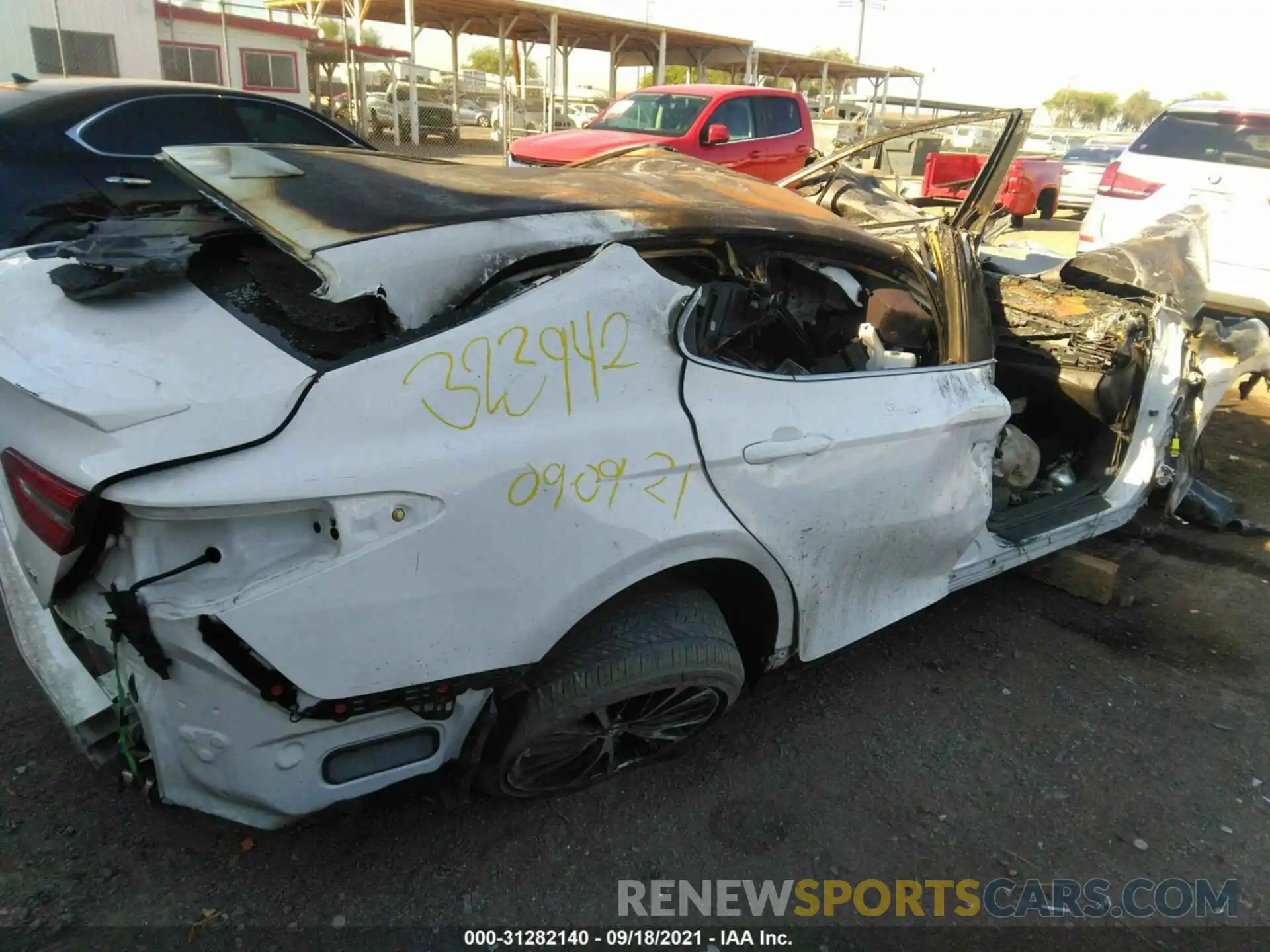 4 Photograph of a damaged car 4T1B11HK3KU186576 TOYOTA CAMRY 2019