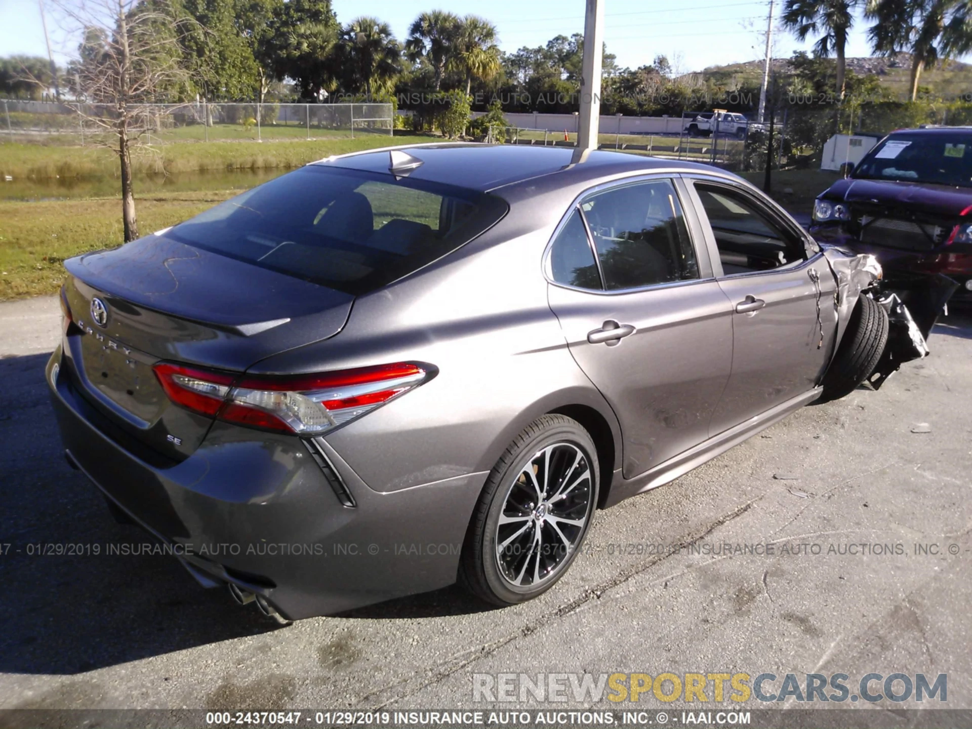 4 Photograph of a damaged car 4T1B11HK3KU194502 TOYOTA CAMRY 2019