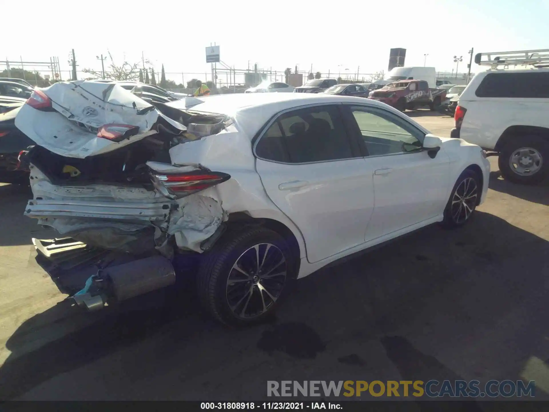 4 Photograph of a damaged car 4T1B11HK3KU195519 TOYOTA CAMRY 2019