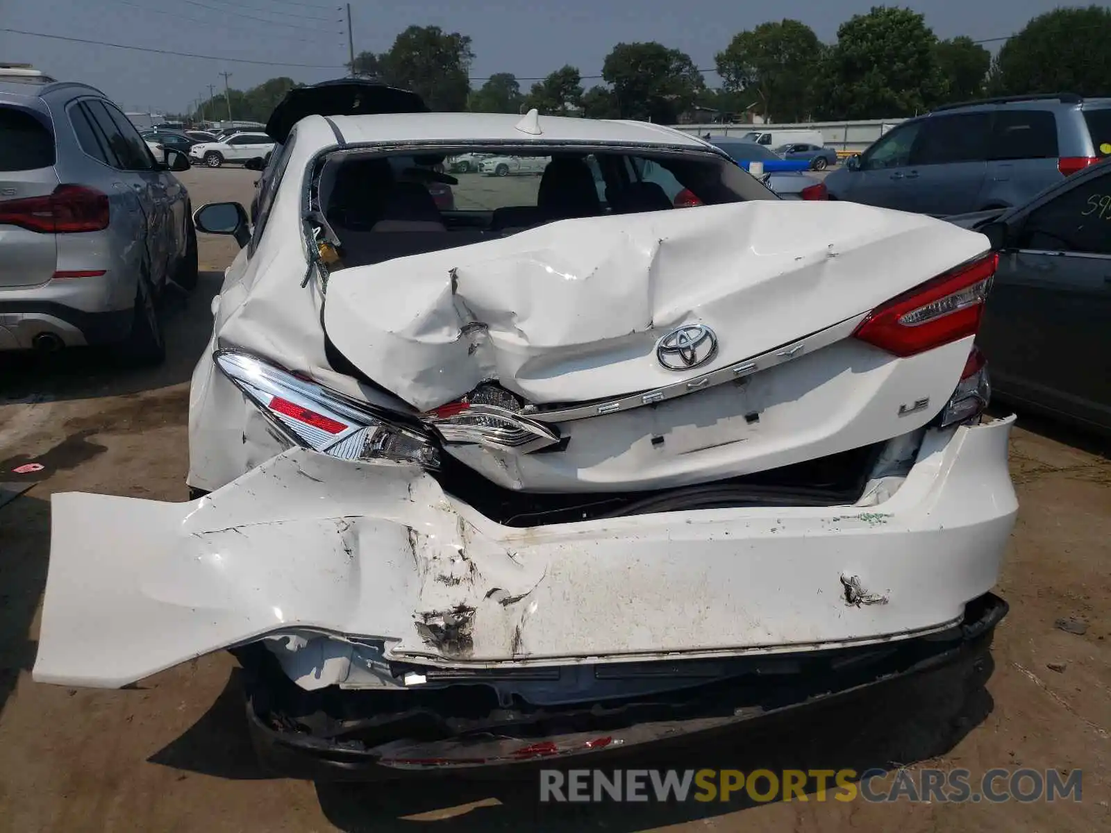 9 Photograph of a damaged car 4T1B11HK3KU195620 TOYOTA CAMRY 2019