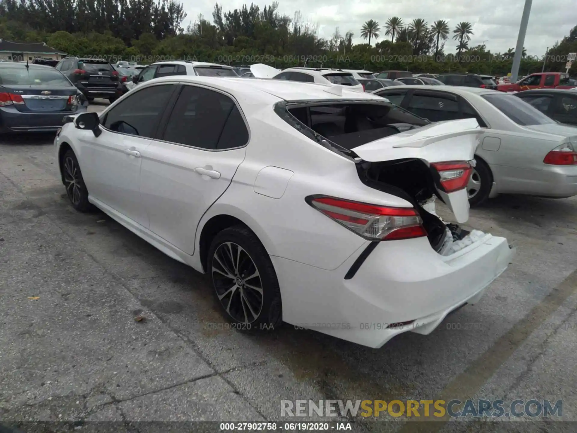 3 Photograph of a damaged car 4T1B11HK3KU201500 TOYOTA CAMRY 2019