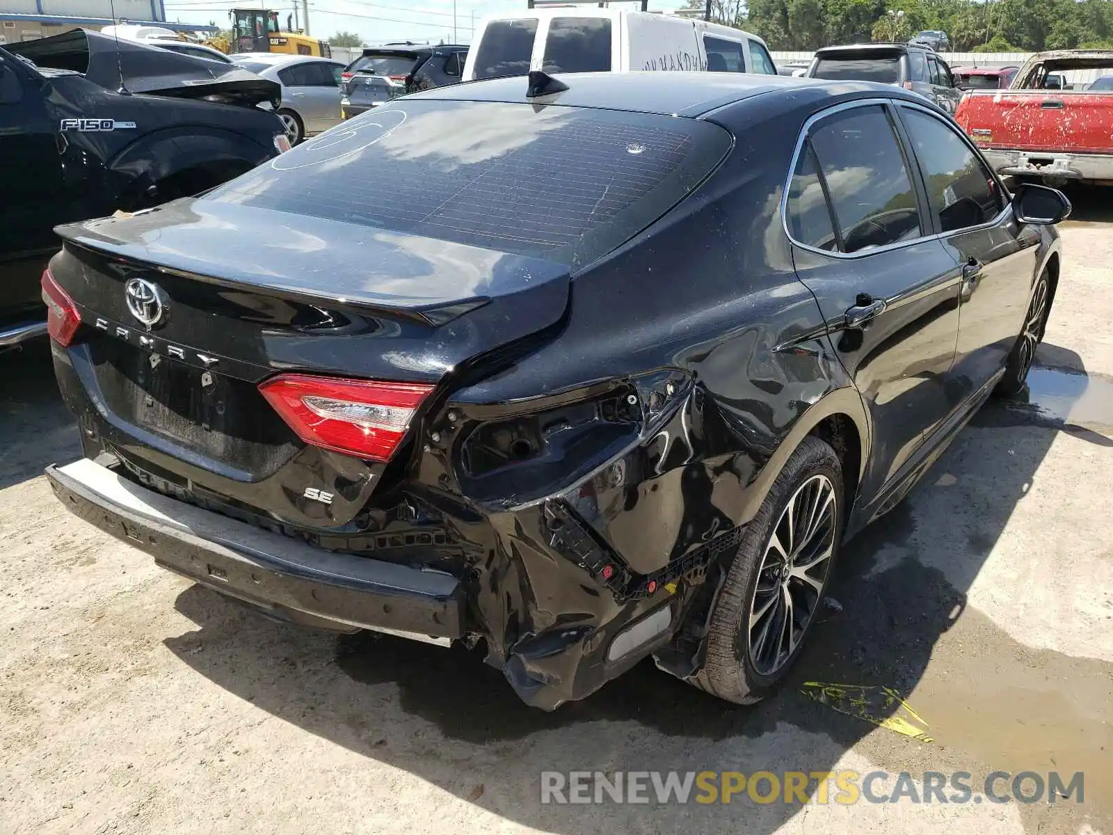 4 Photograph of a damaged car 4T1B11HK3KU202369 TOYOTA CAMRY 2019