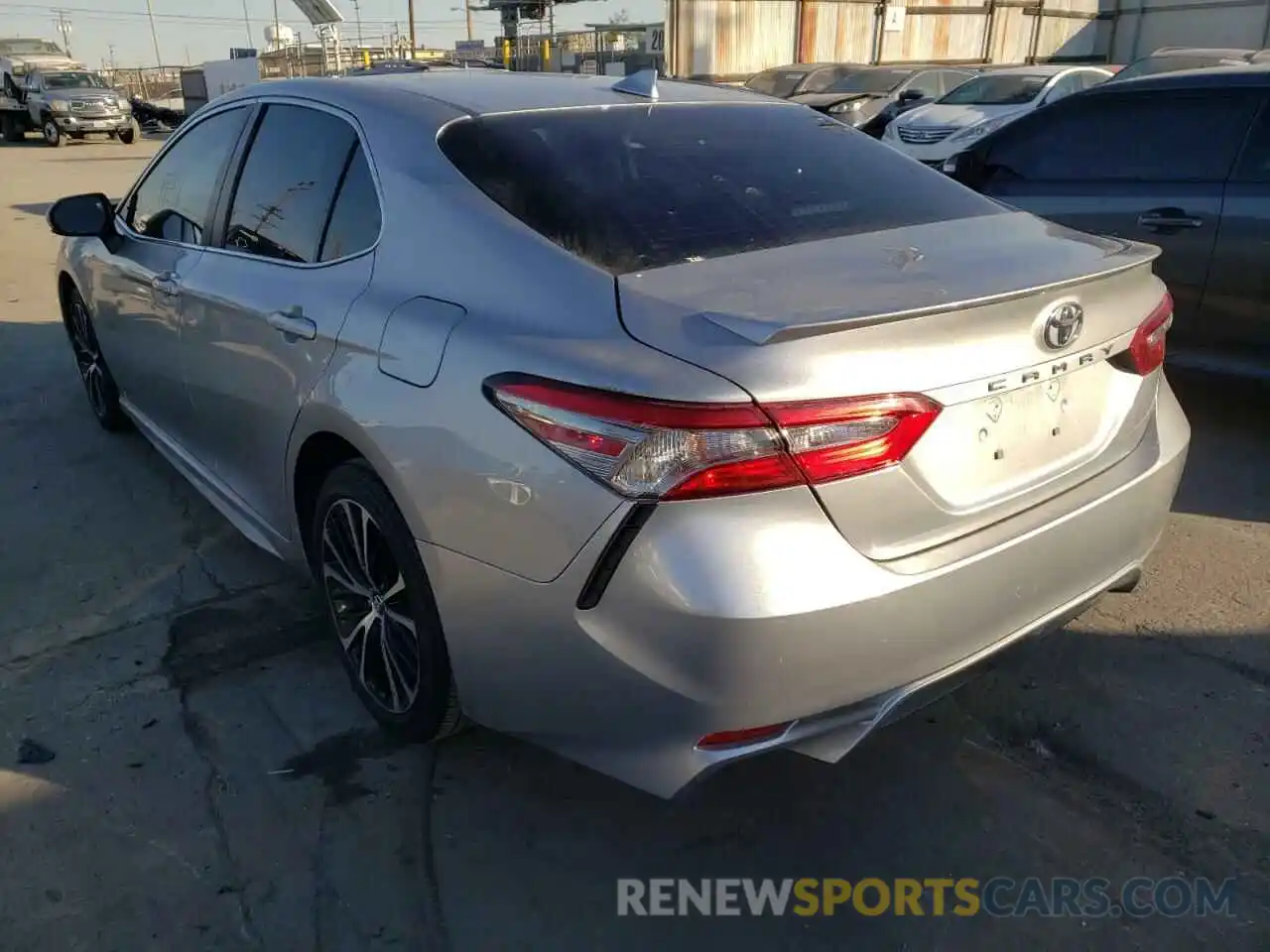 3 Фотография поврежденного автомобиля 4T1B11HK3KU202422 TOYOTA CAMRY 2019